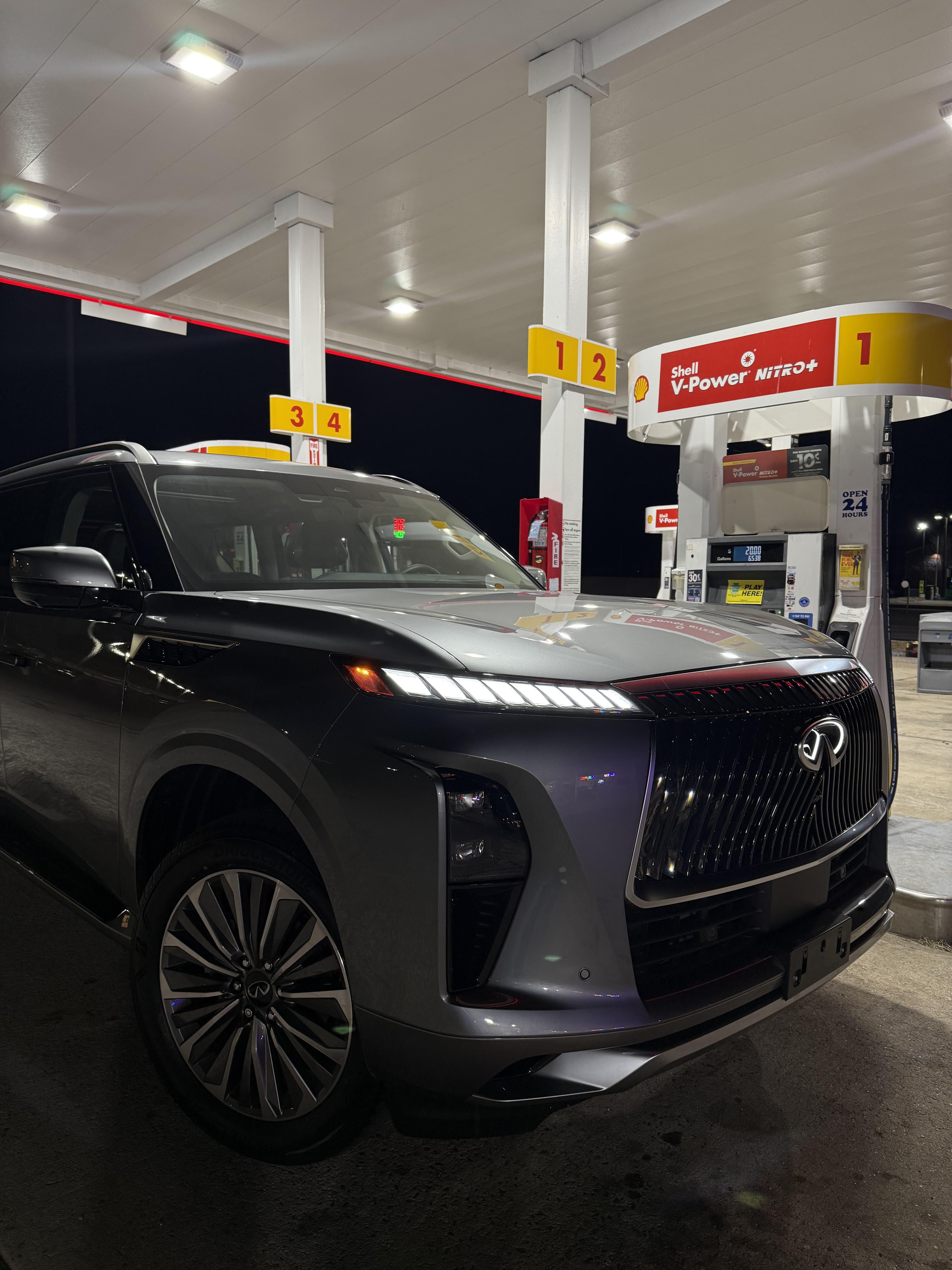 Infiniti QX80 - Thumbnail 2
