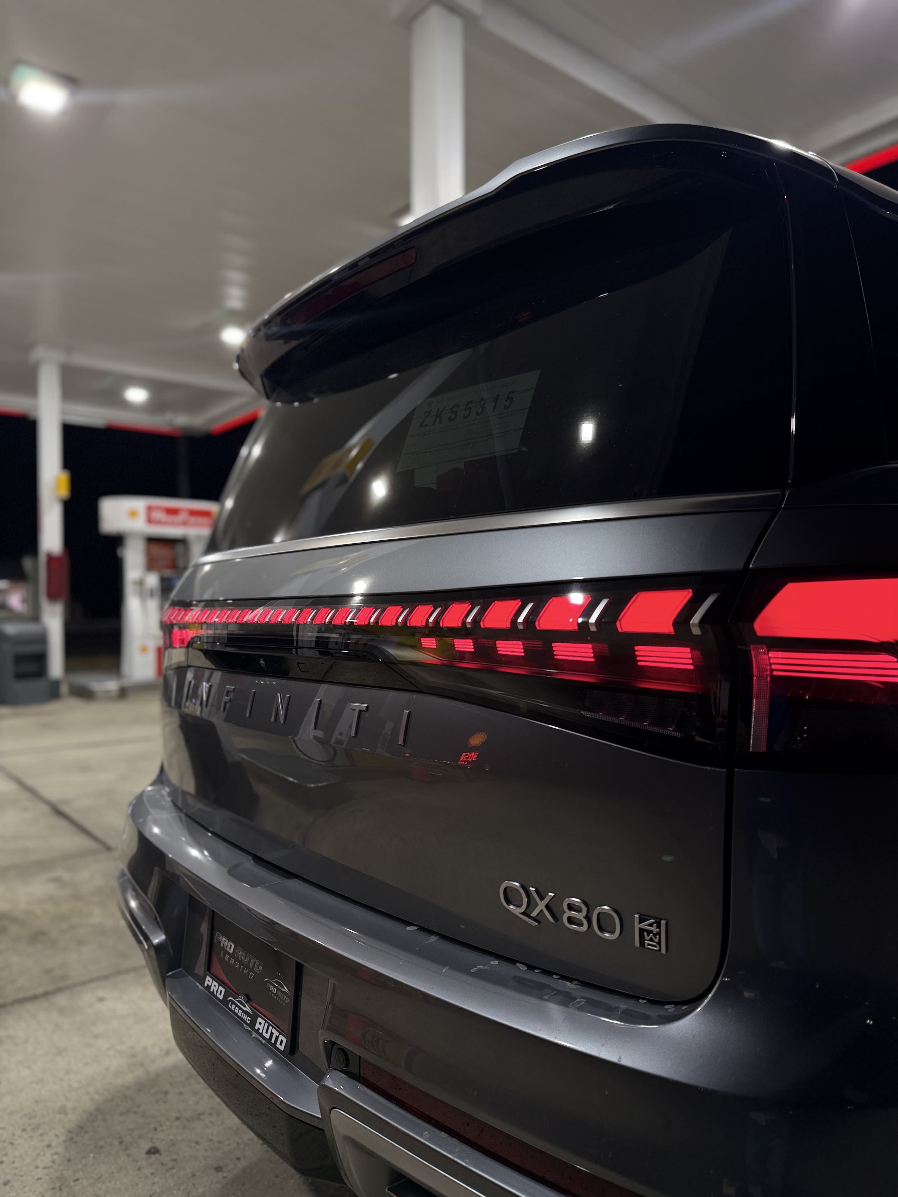 Infiniti QX80 - Thumbnail 14