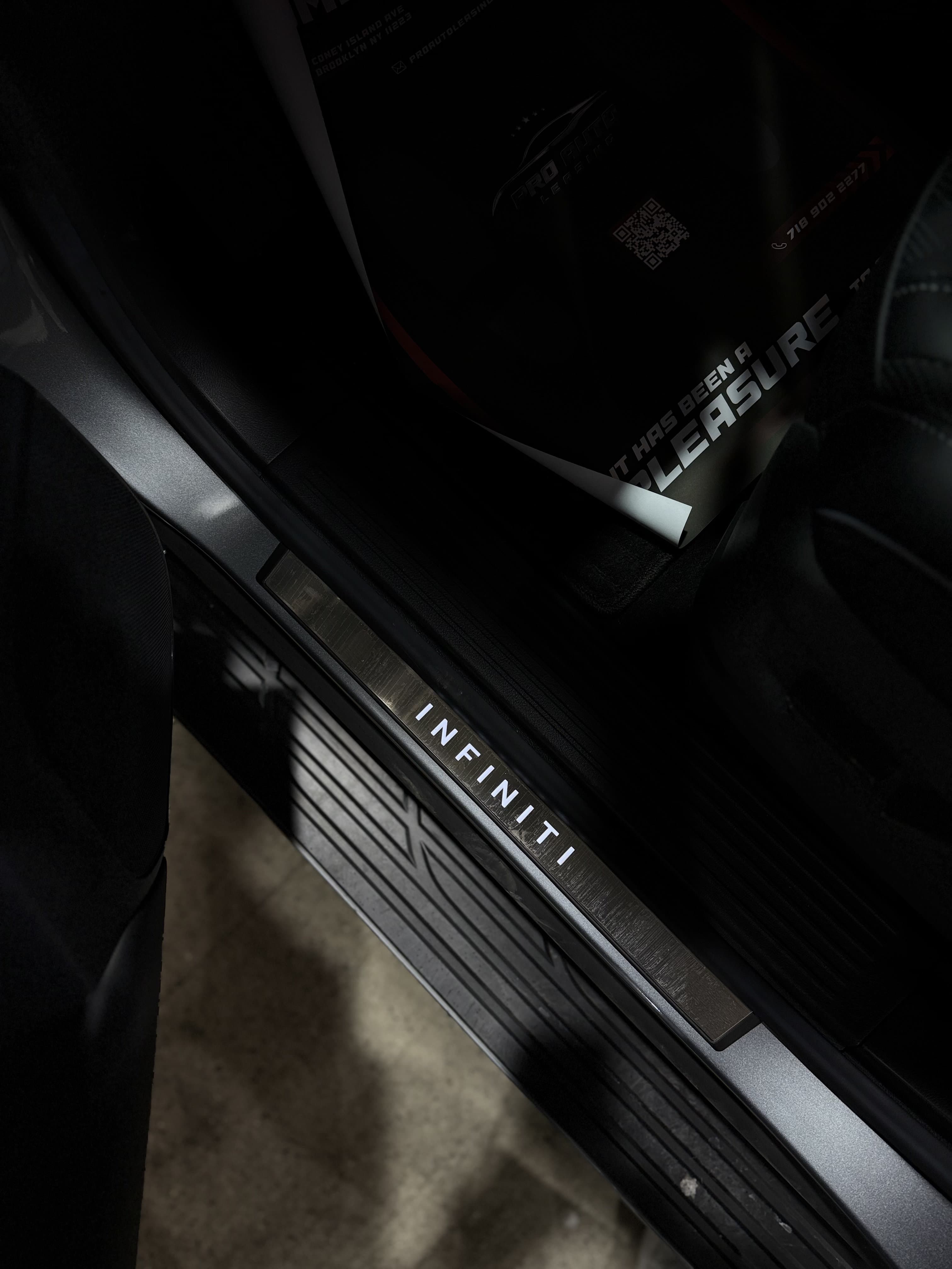 Infiniti QX80 - Thumbnail 5