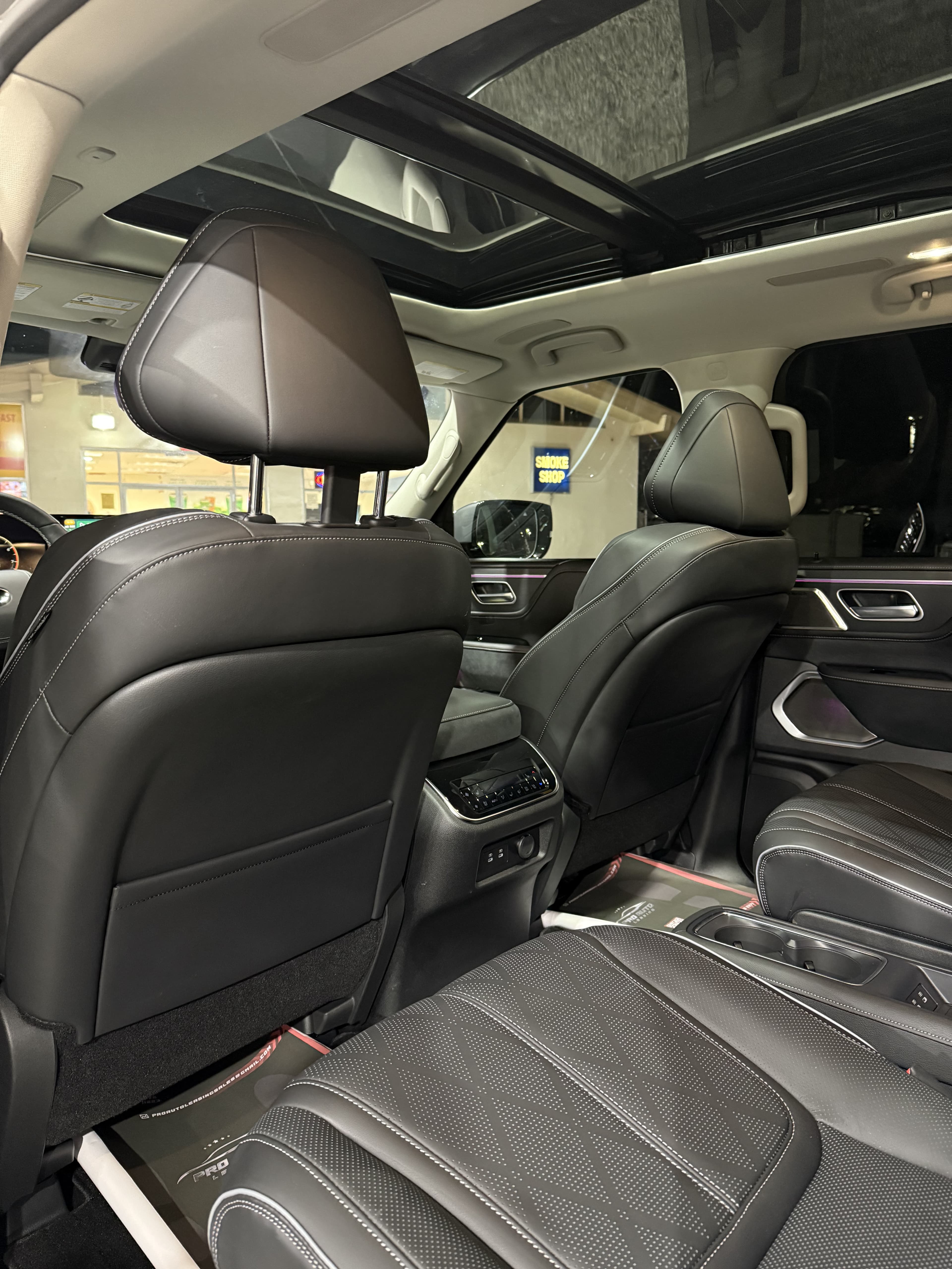 Infiniti QX80 - Thumbnail 11