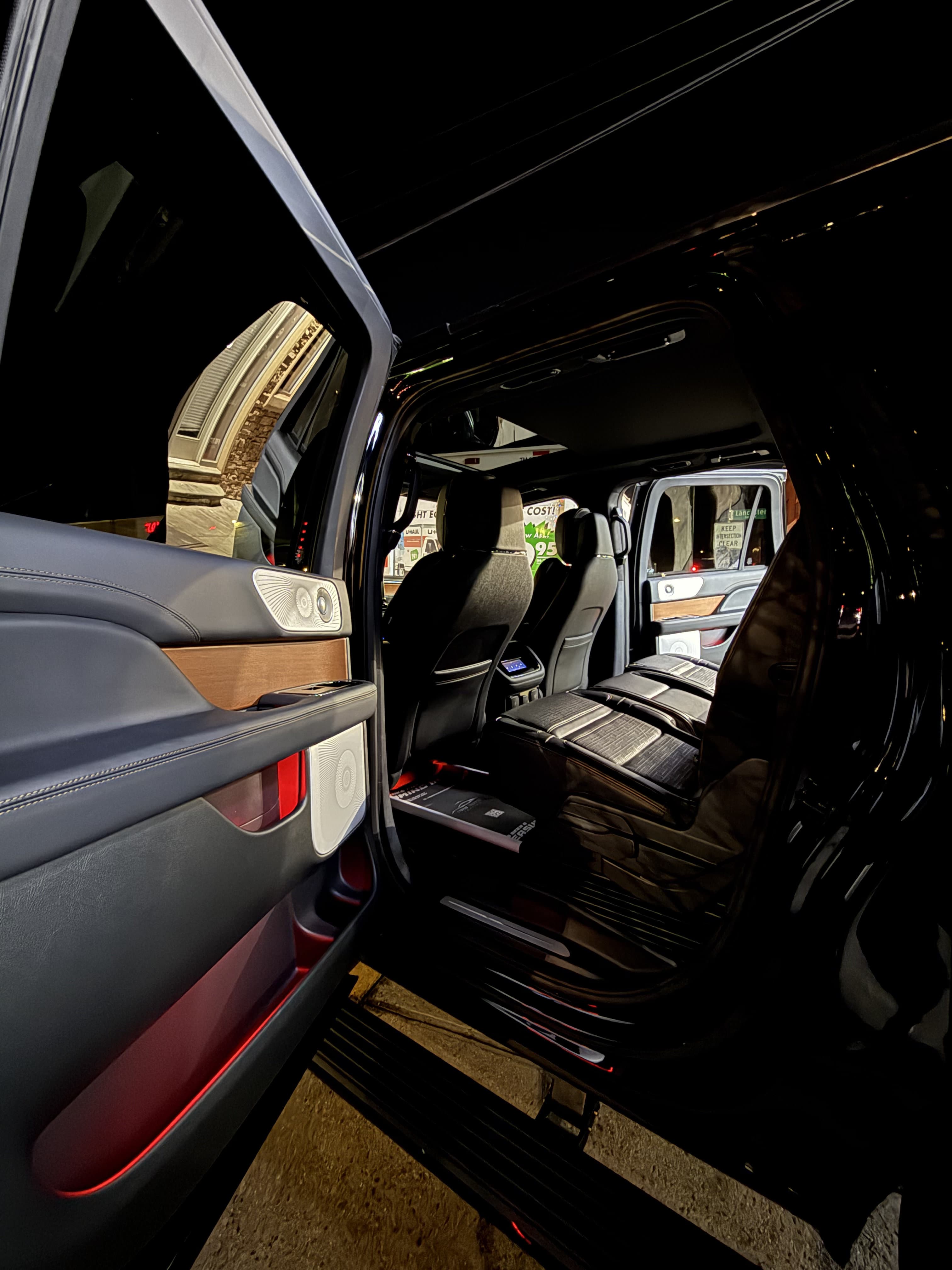 Lincoln Navigator - Thumbnail 4