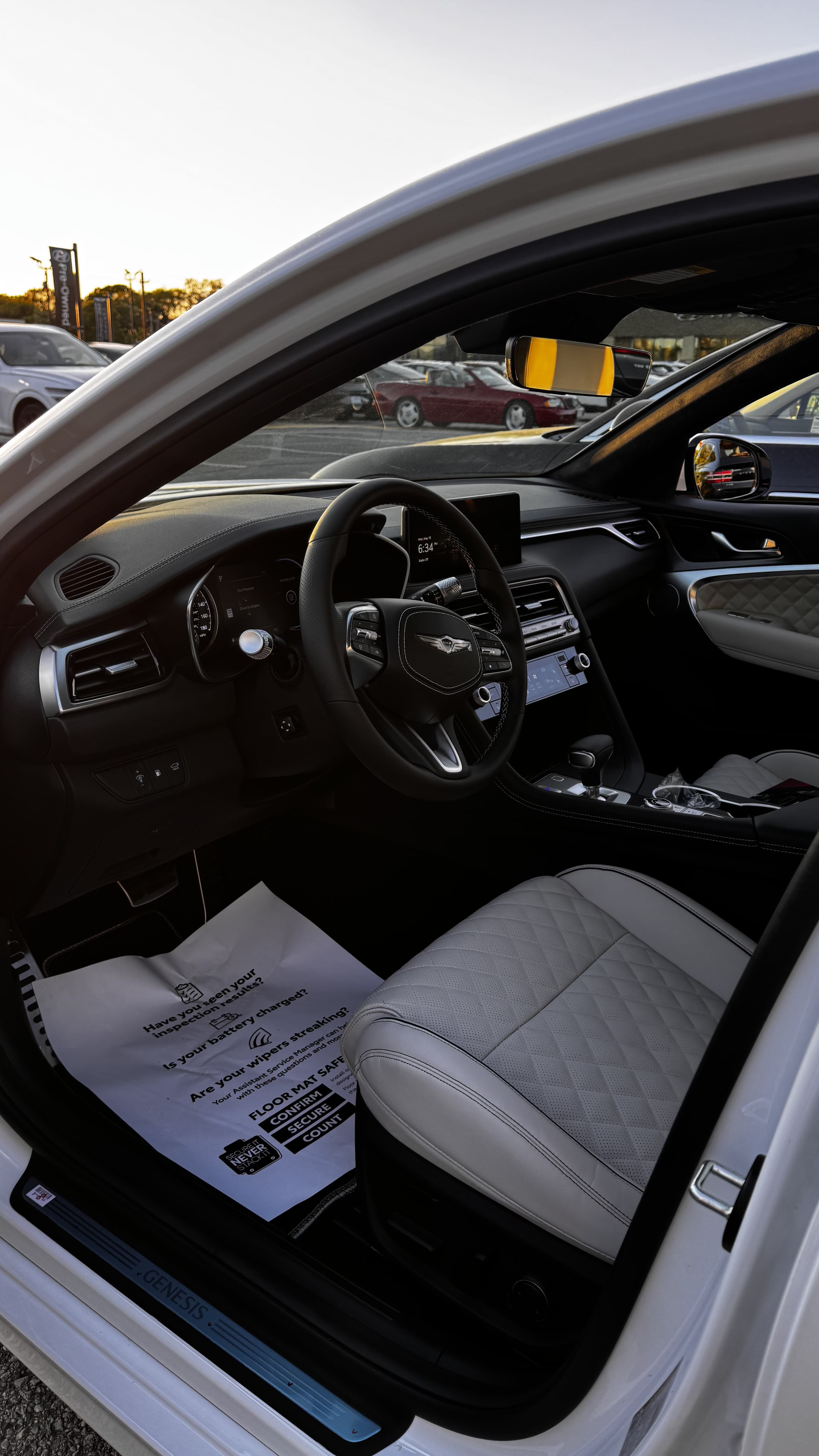 Genesis G70 2.5T - Thumbnail 2