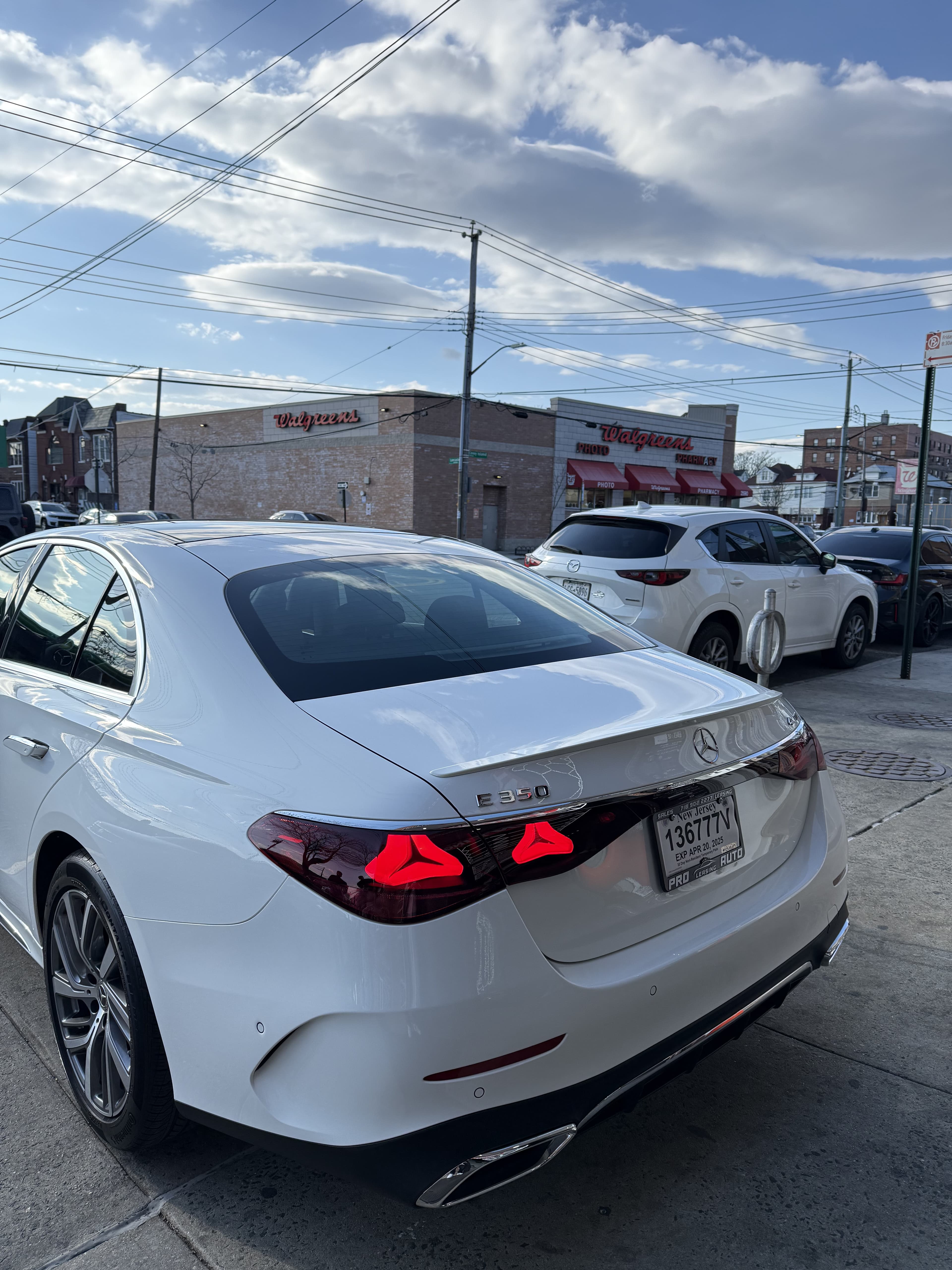 Mercedes-Benz E350 4MATIC - Thumbnail 9