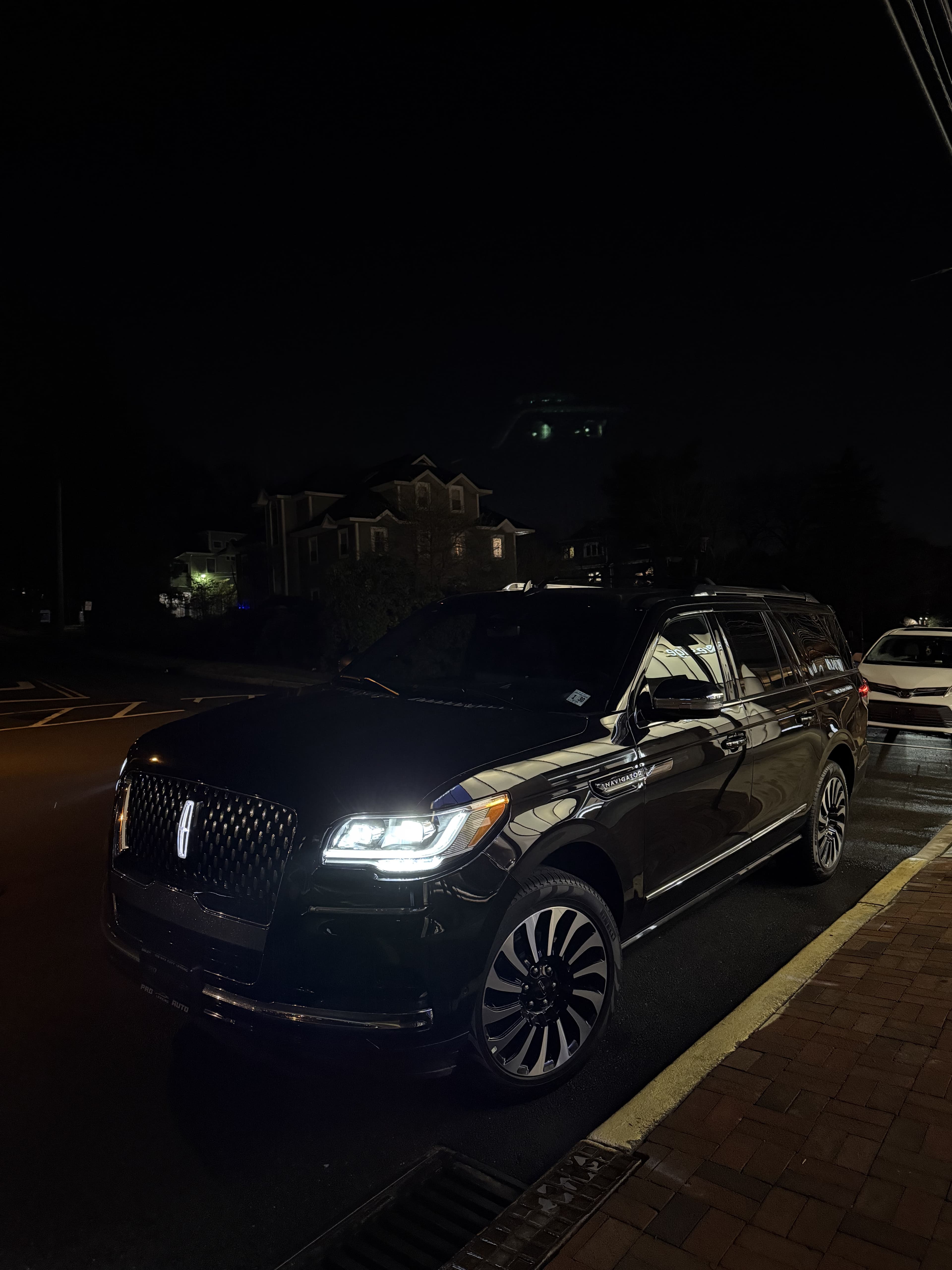 Lincoln Navigator - Thumbnail 11