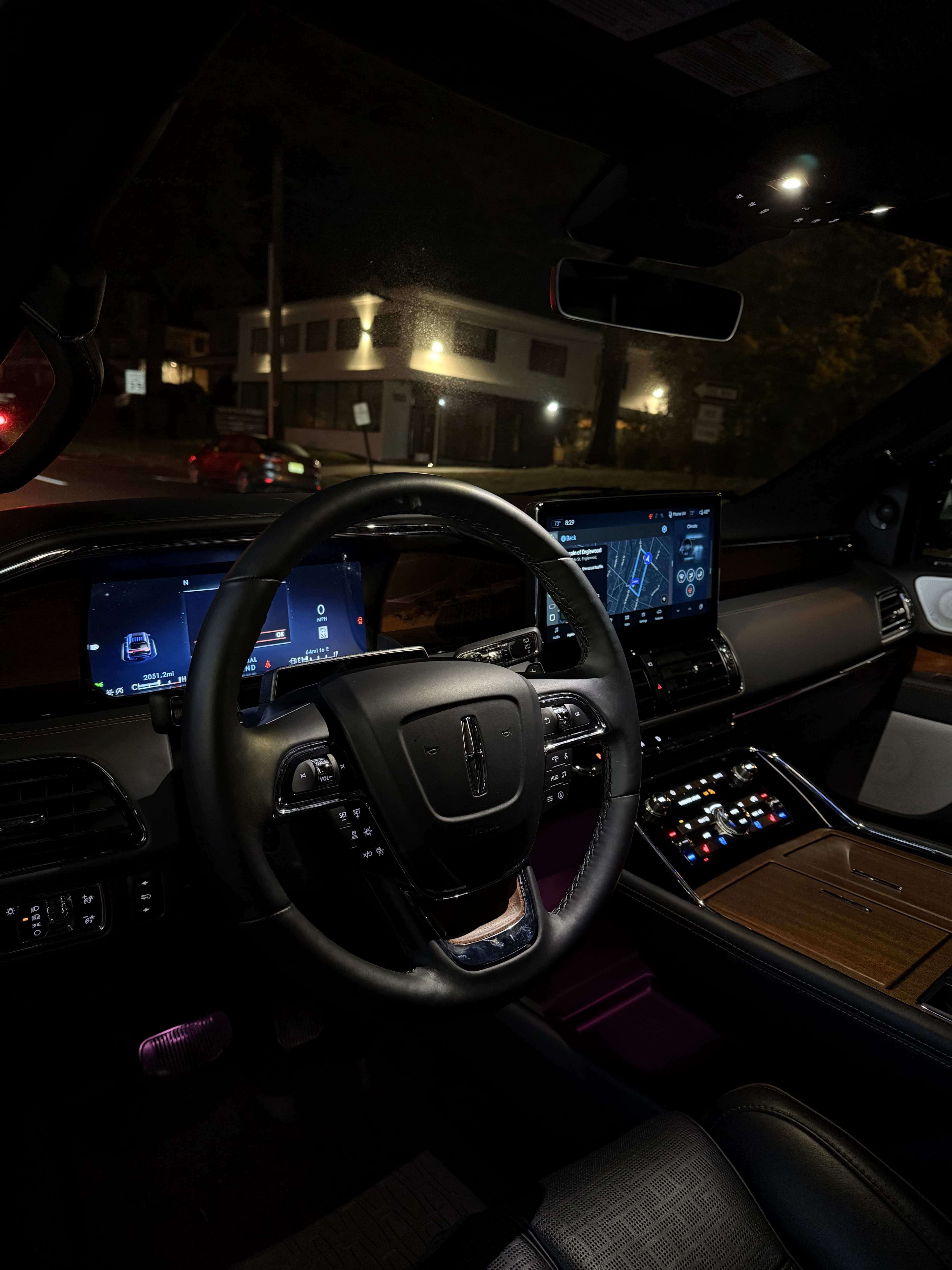 Lincoln Navigator - Thumbnail 14