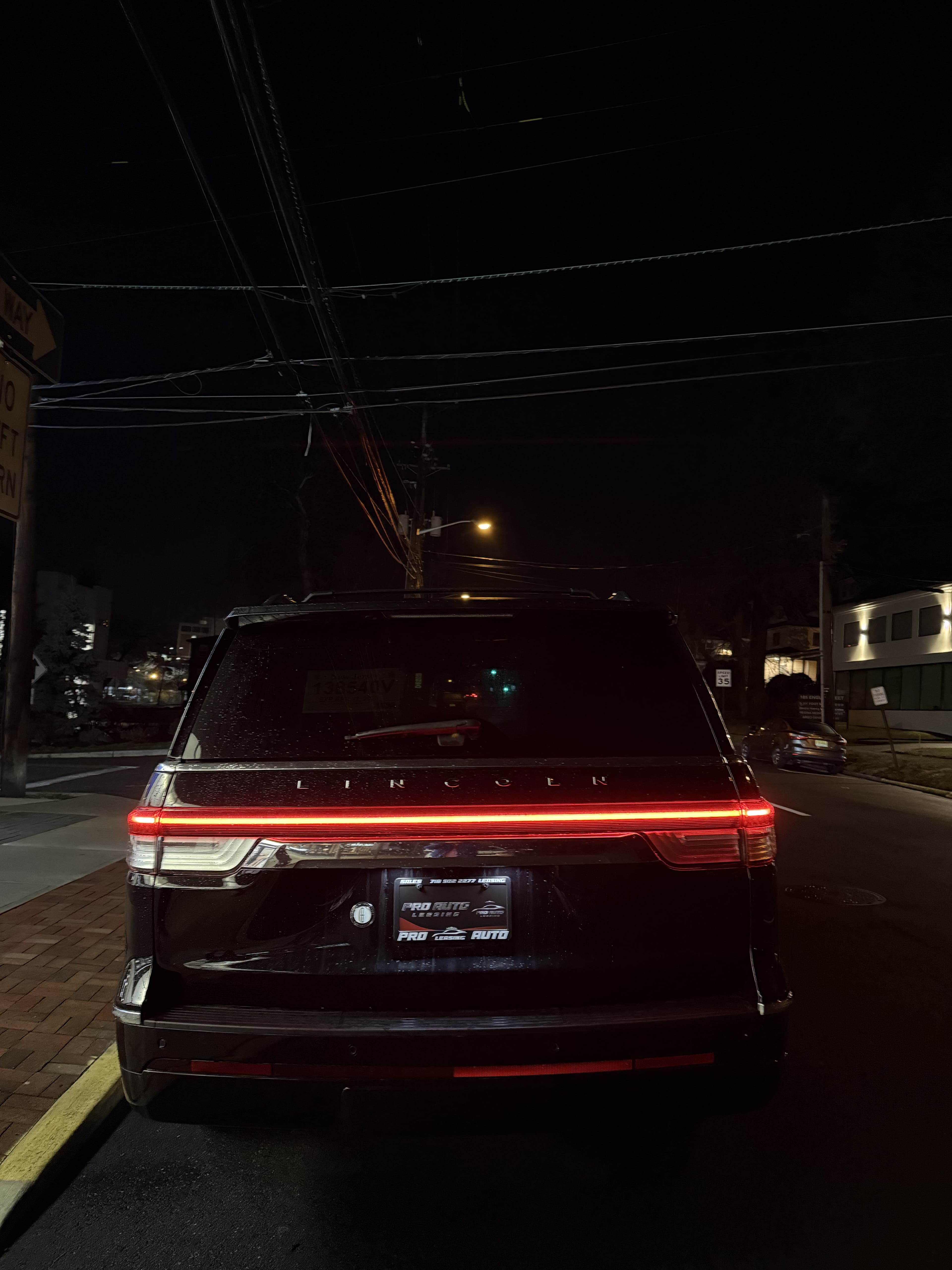 Lincoln Navigator - Thumbnail 17