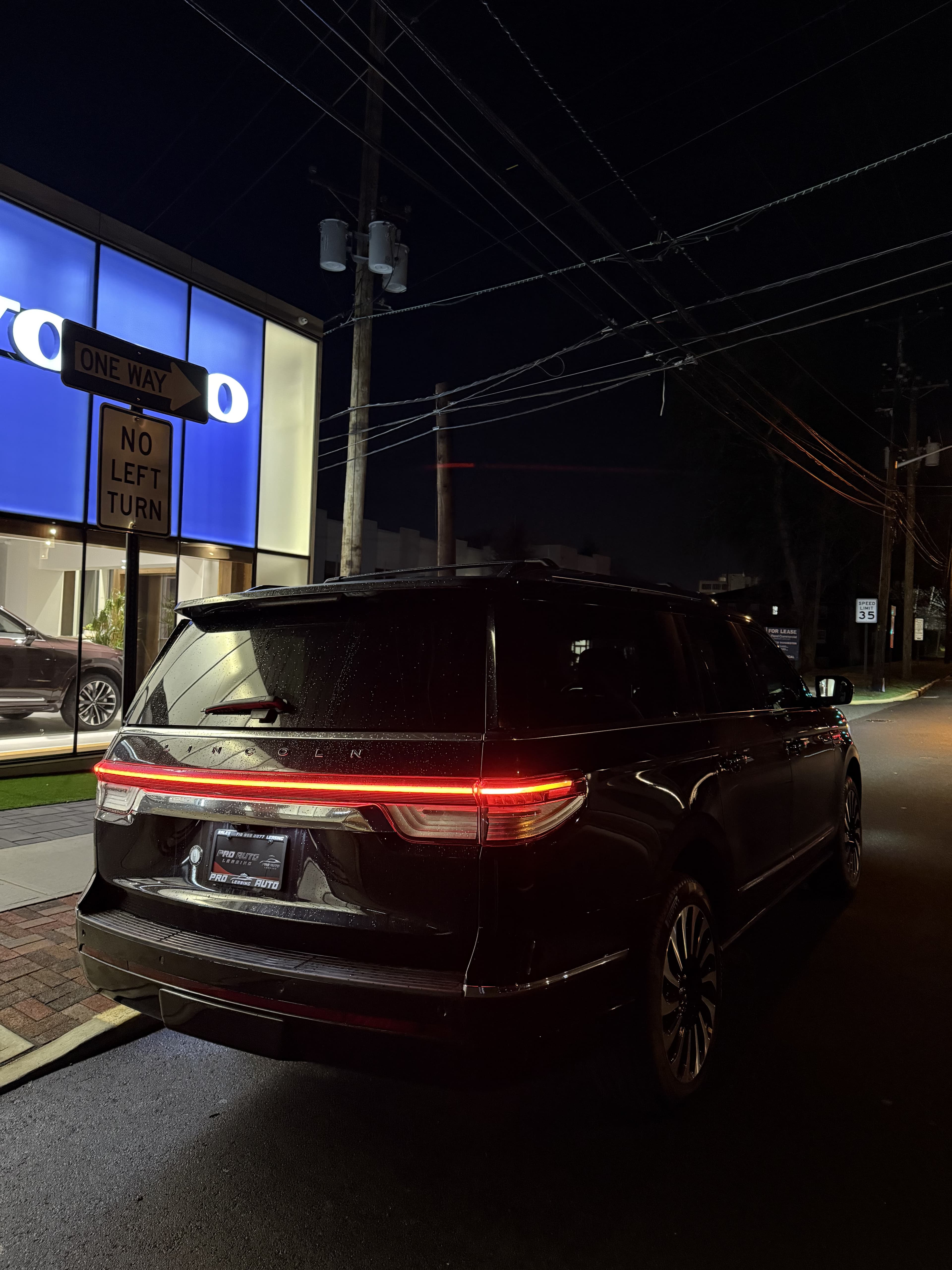 Lincoln Navigator - Thumbnail 18
