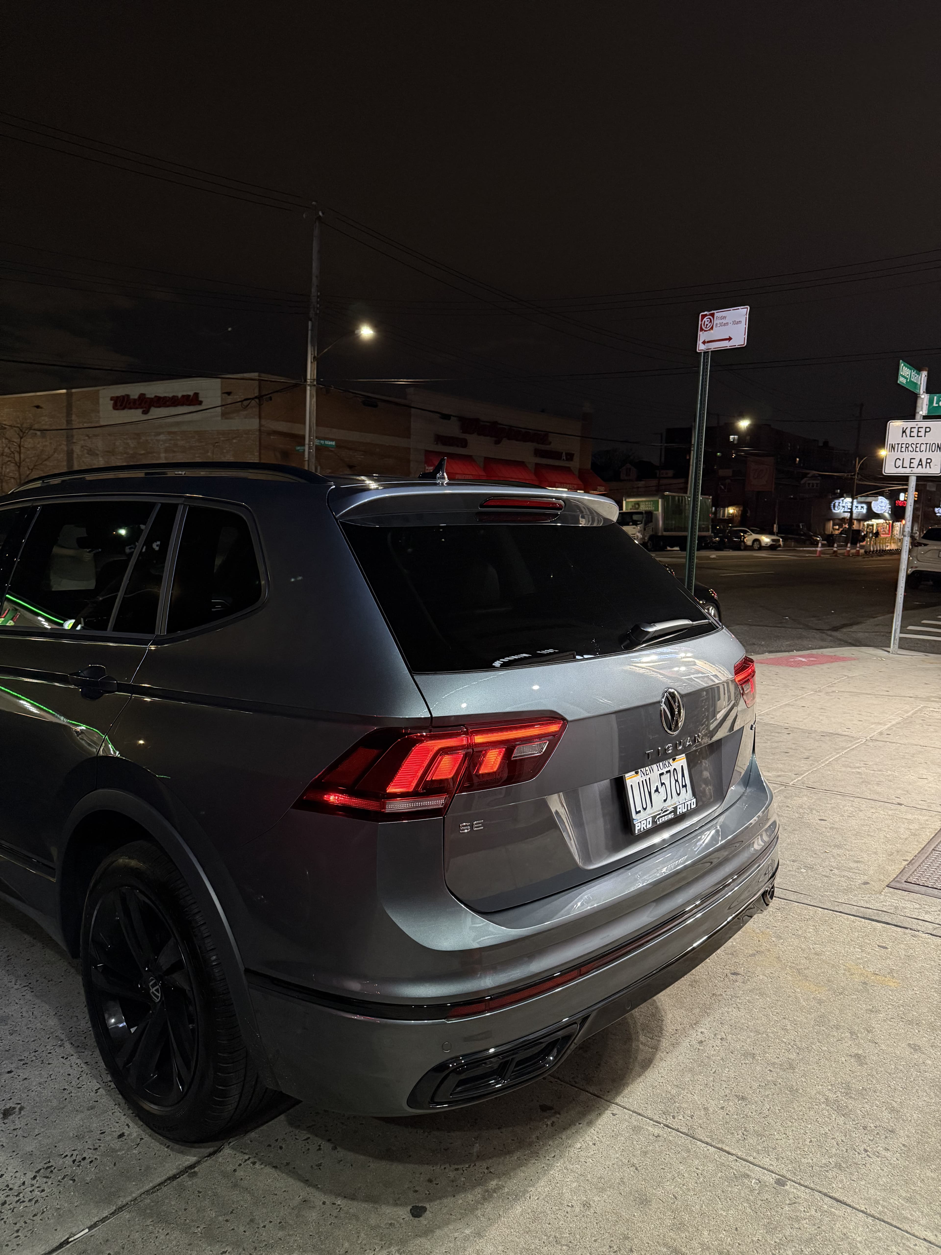 Volkswagen Tiguan SE - Thumbnail 4