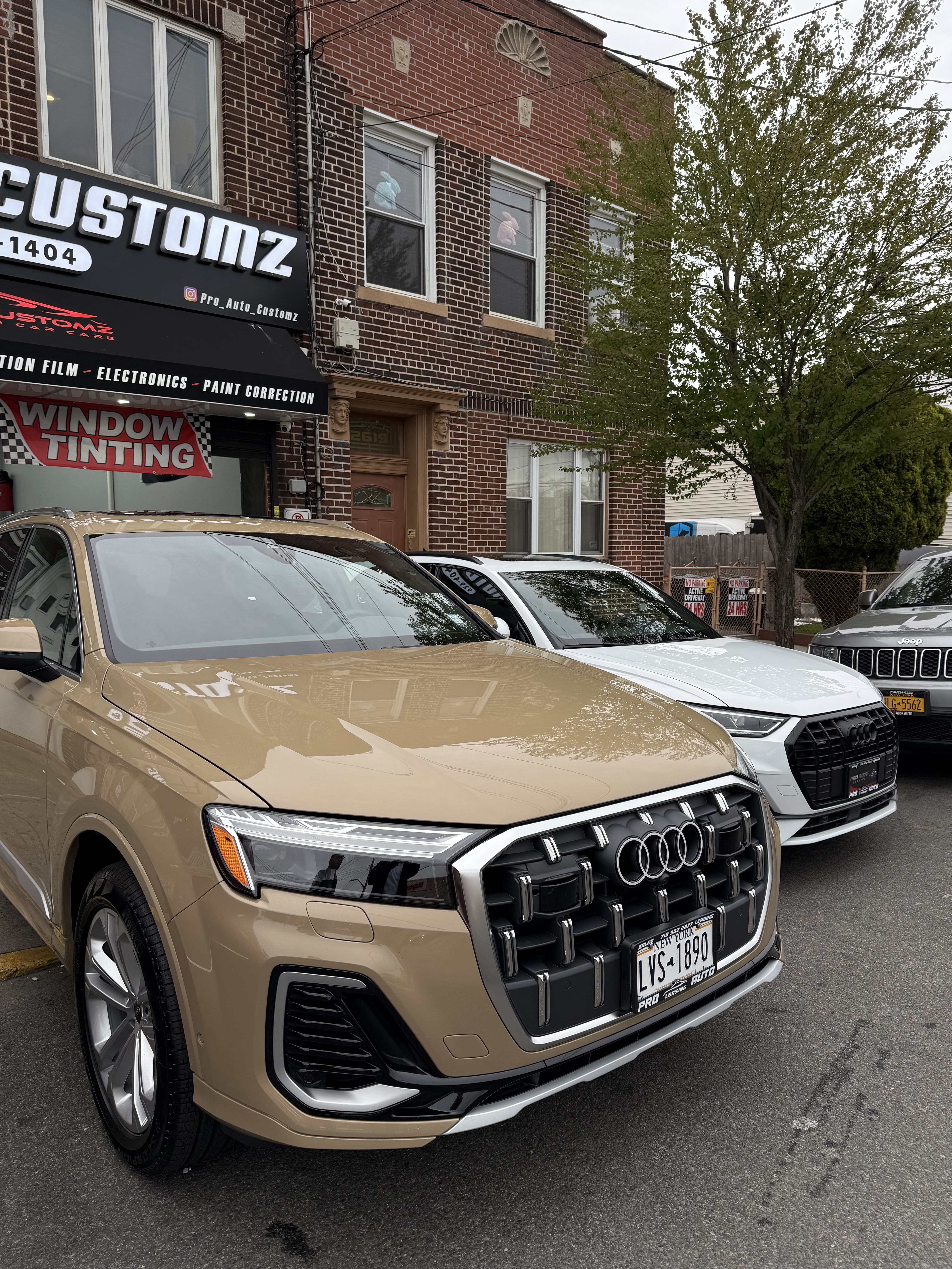Audi Q3 Premium Plus - Thumbnail 2