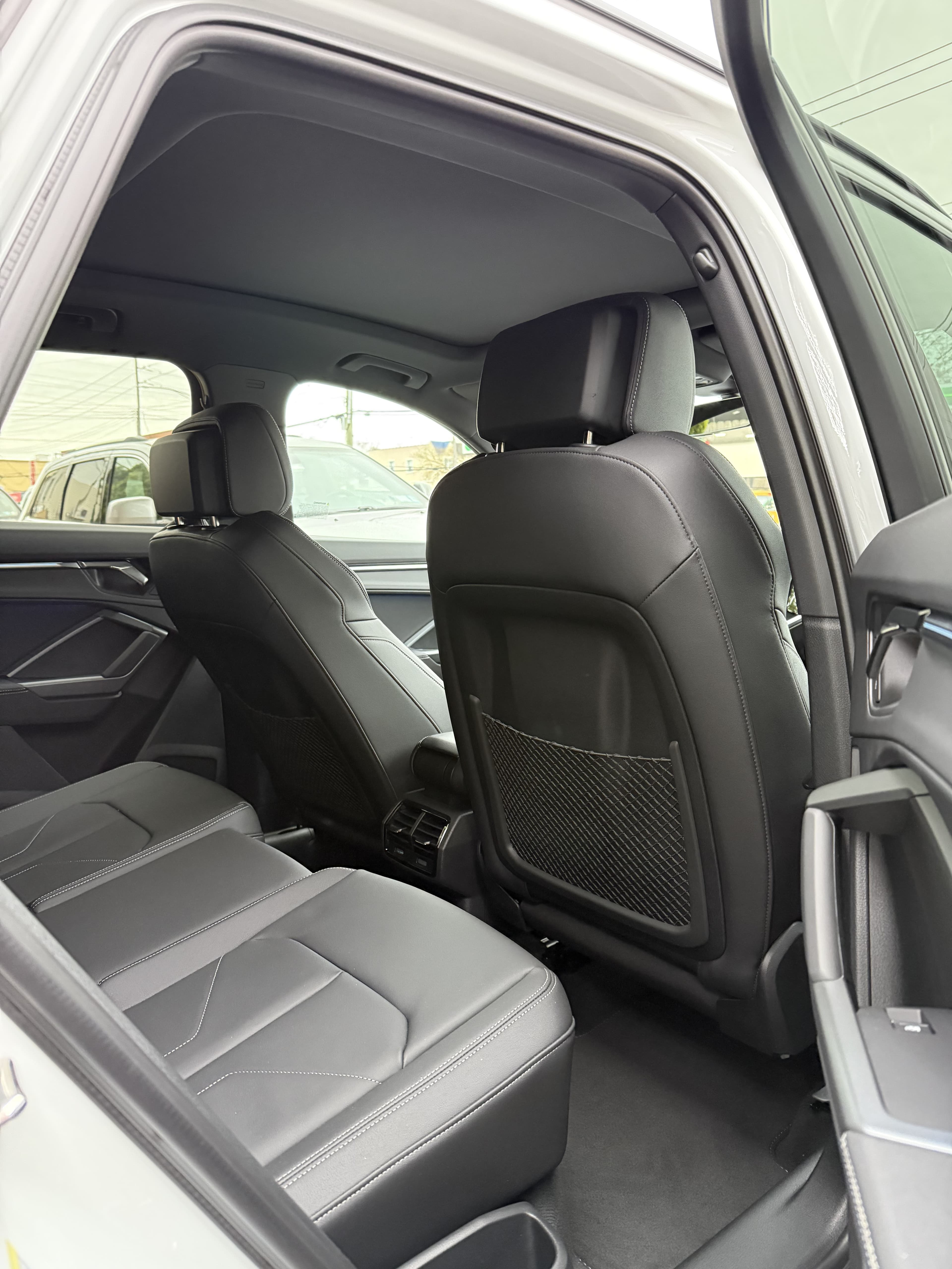 Audi Q3 Premium Plus - Thumbnail 5