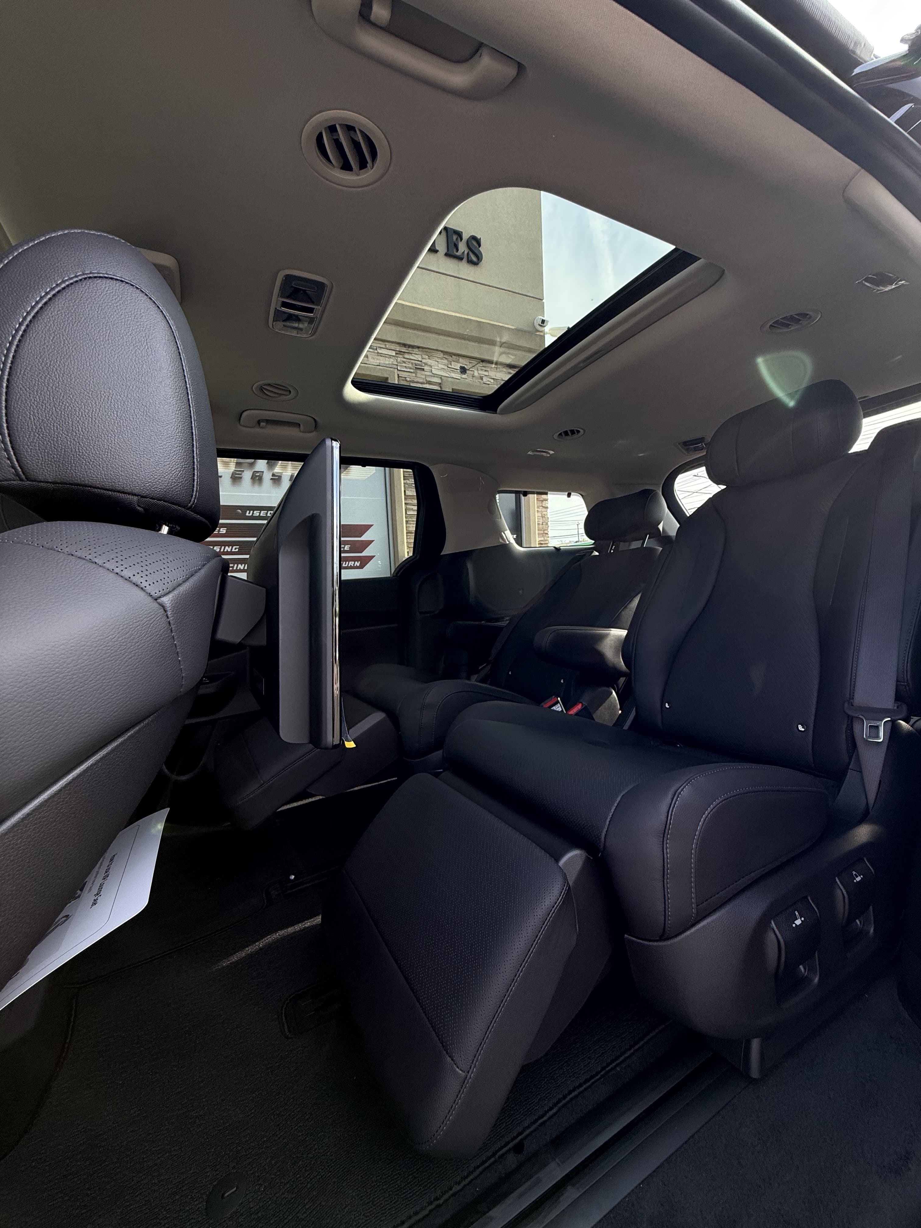 Kia Carnival SX Prestige - Thumbnail 24