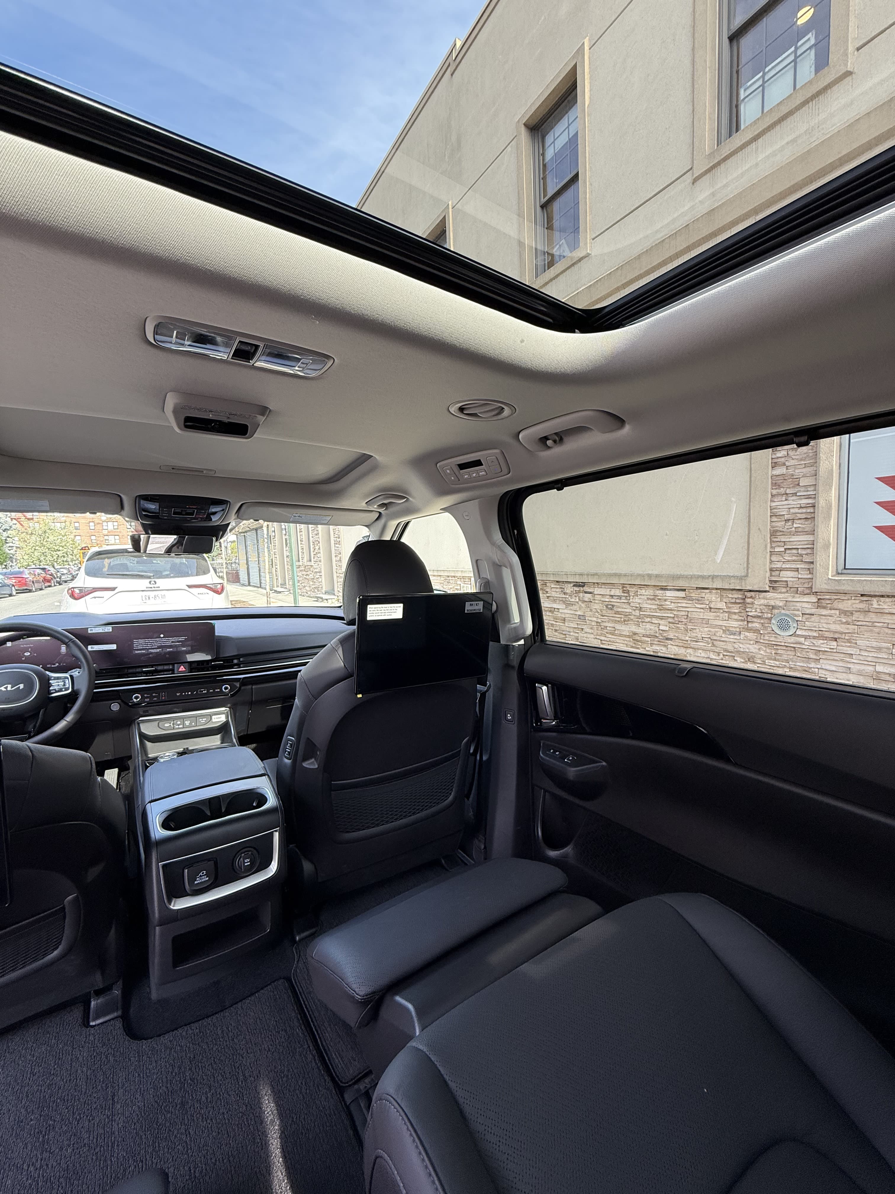 Kia Carnival SX Prestige - Thumbnail 25