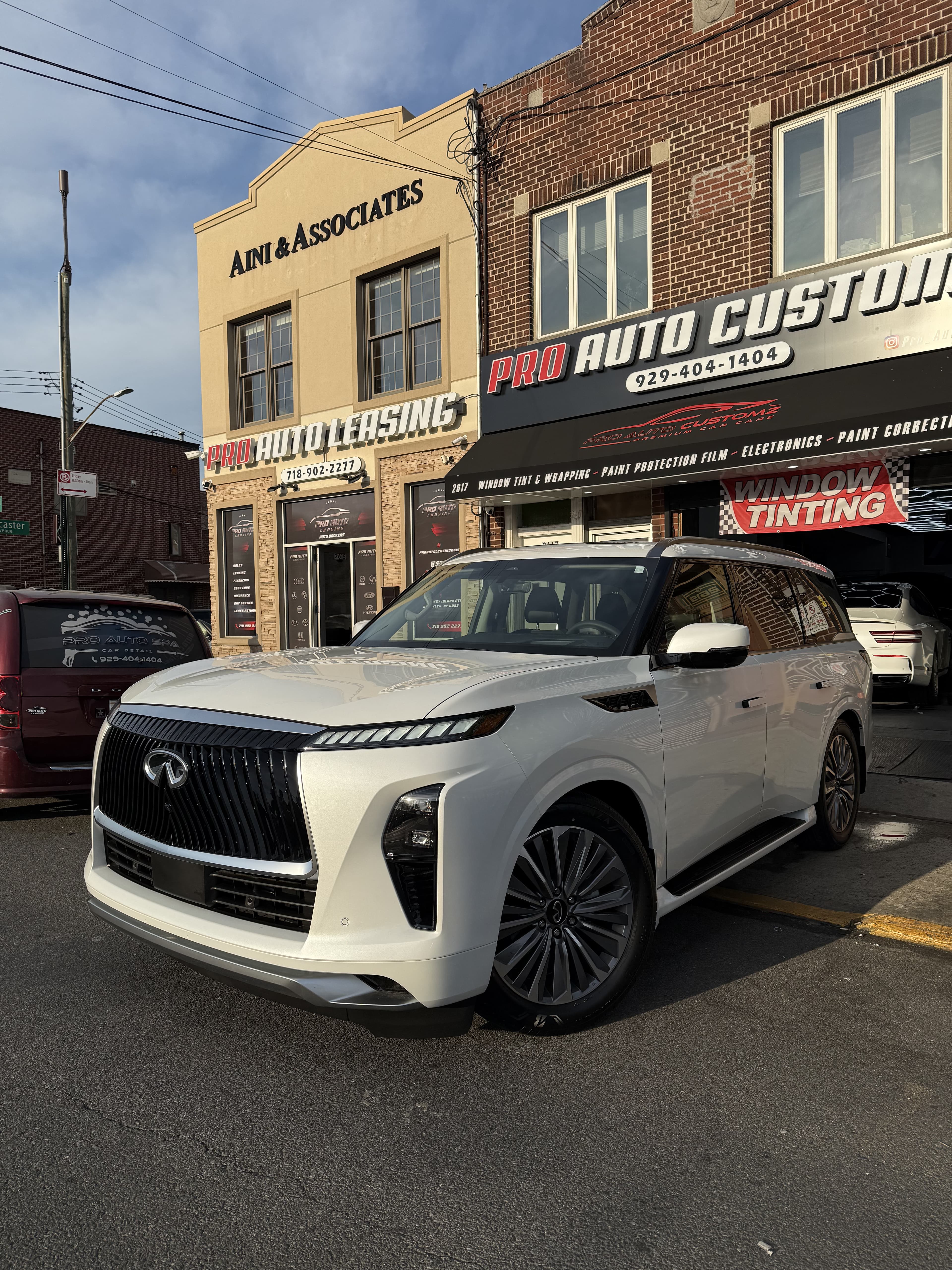 Infiniti QX80 - Thumbnail 26