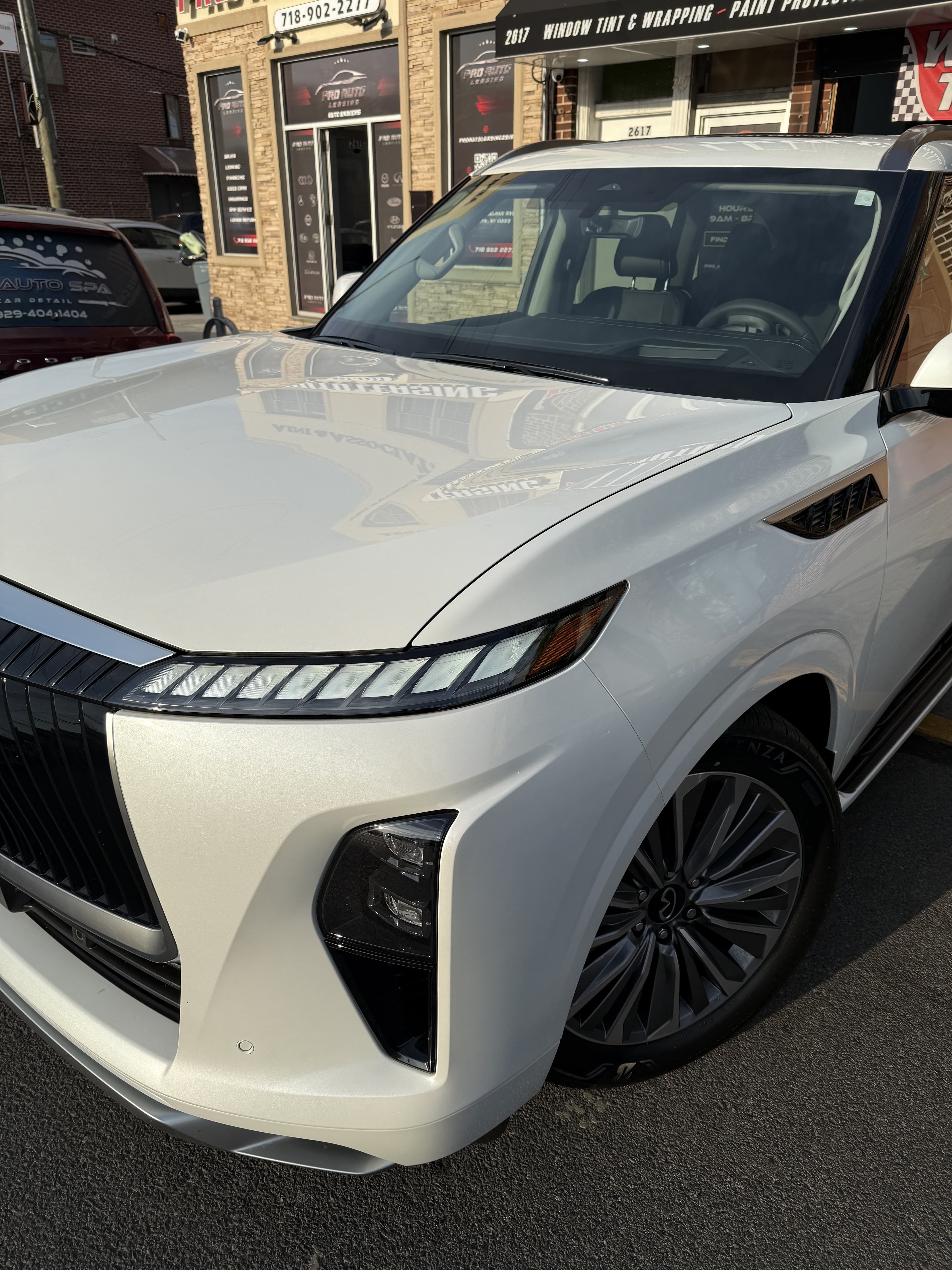 Infiniti QX80 - Thumbnail 27