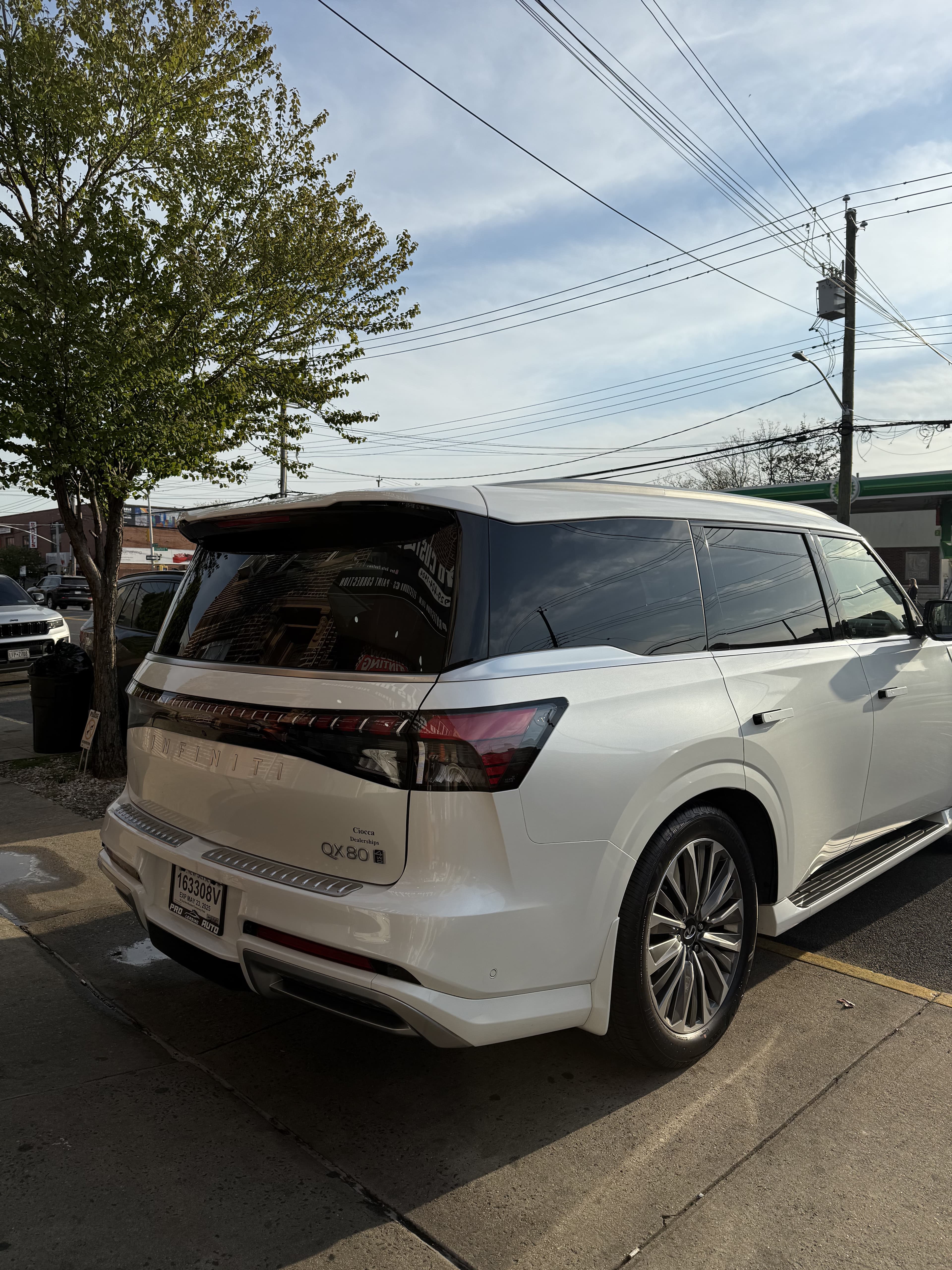 Infiniti QX80 - Thumbnail 34