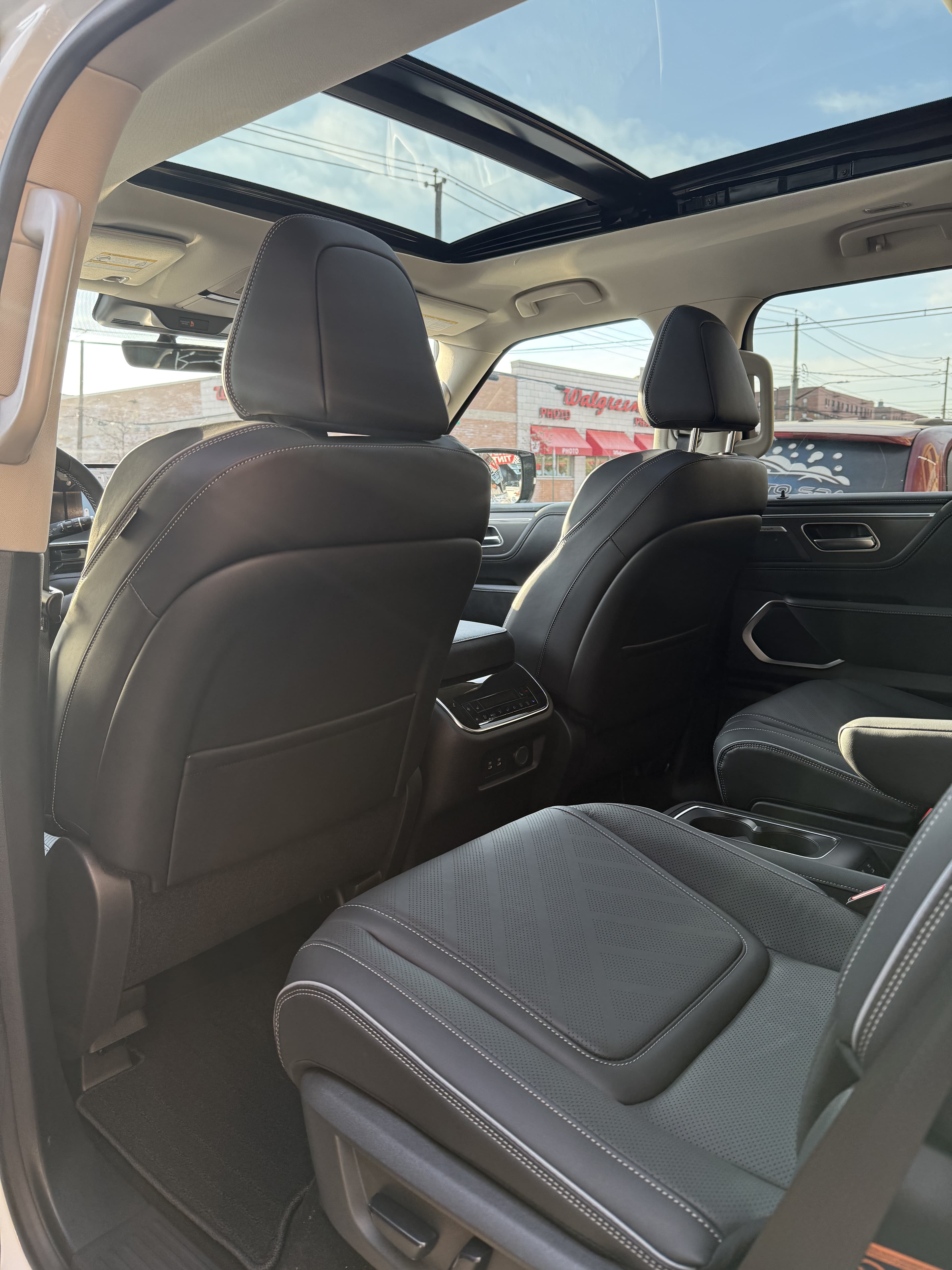 Infiniti QX80 - Thumbnail 32