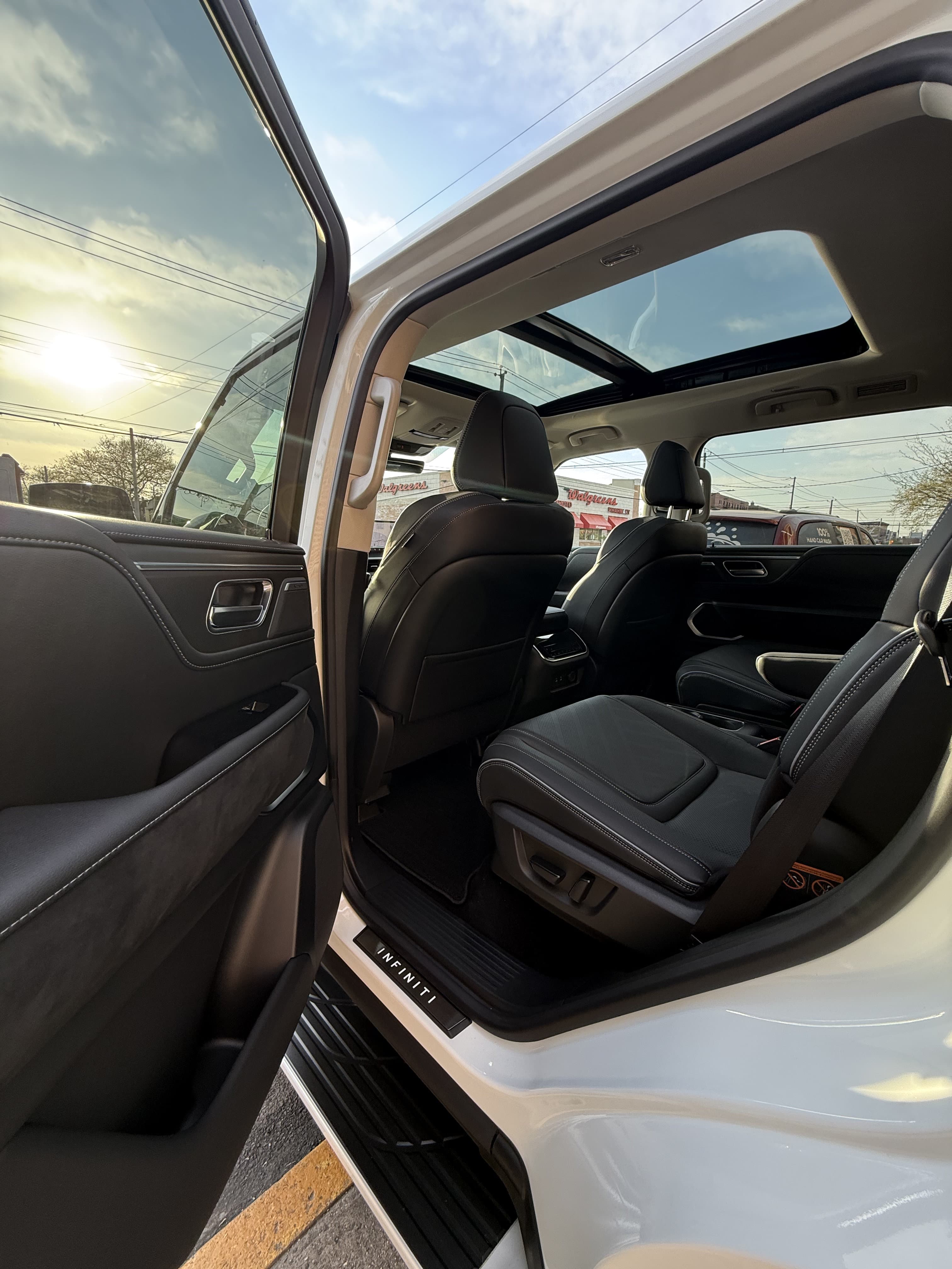 Infiniti QX80 - Thumbnail 33