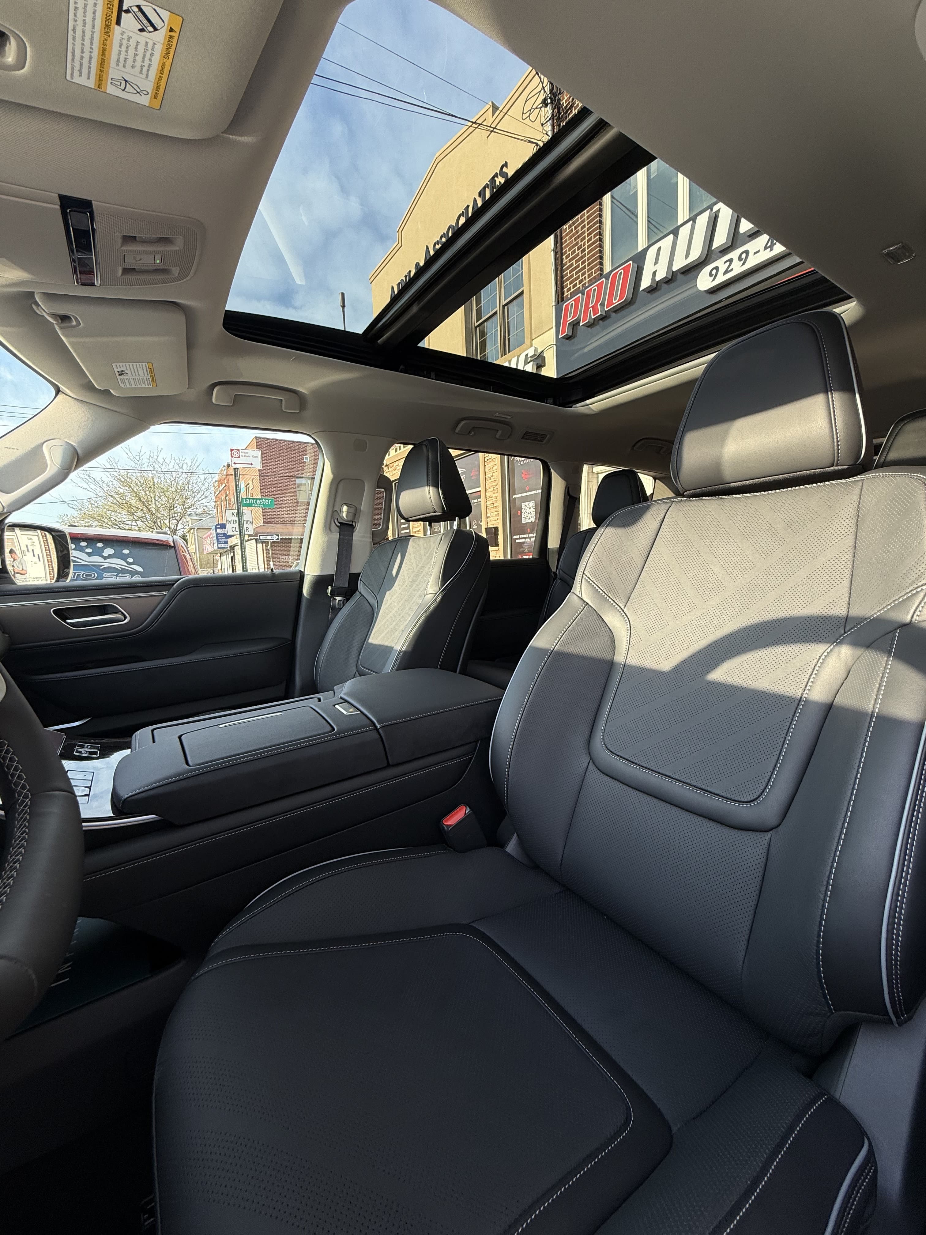 Infiniti QX80 - Thumbnail 31