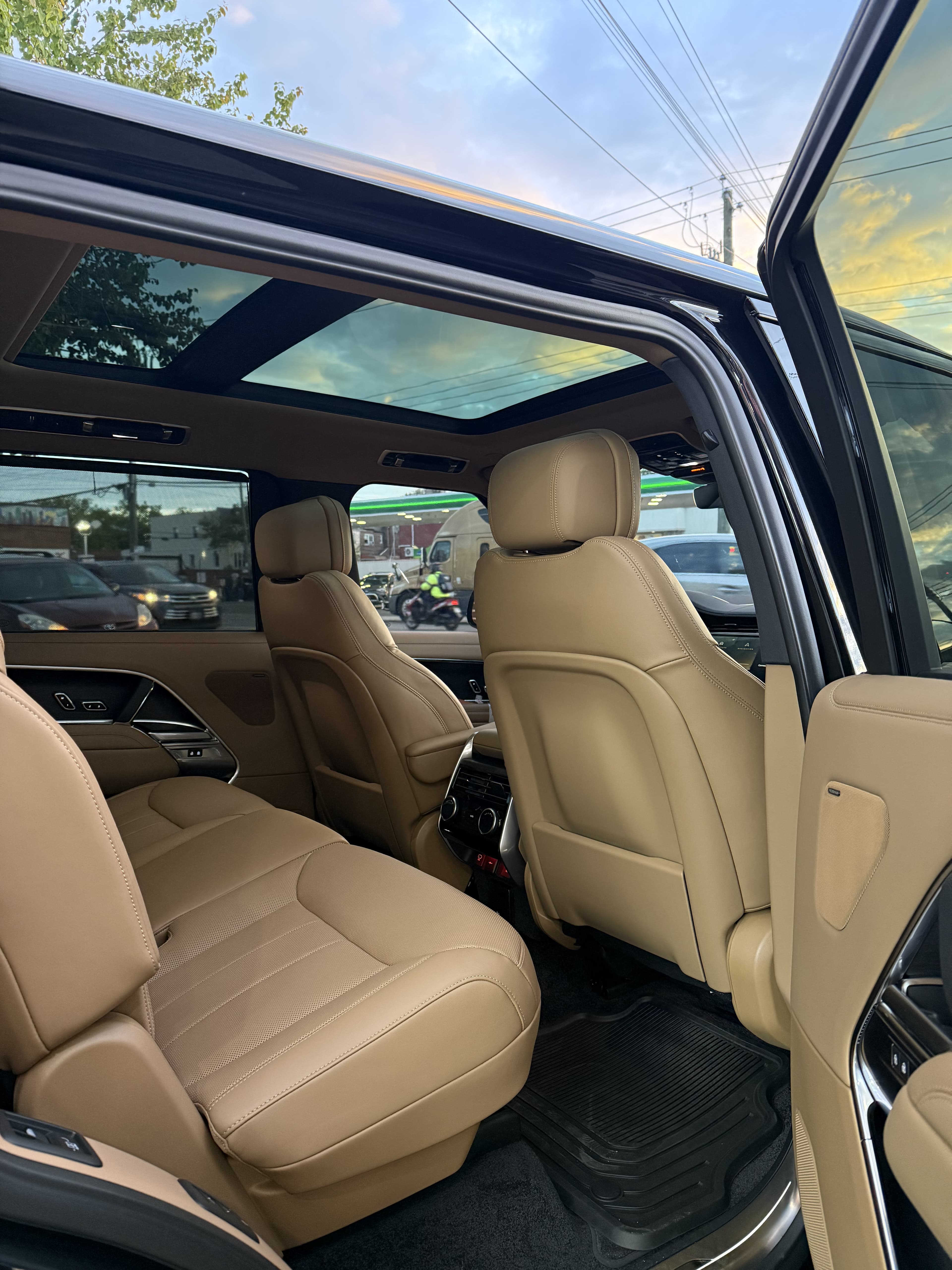 Range Rover SV - Thumbnail 4