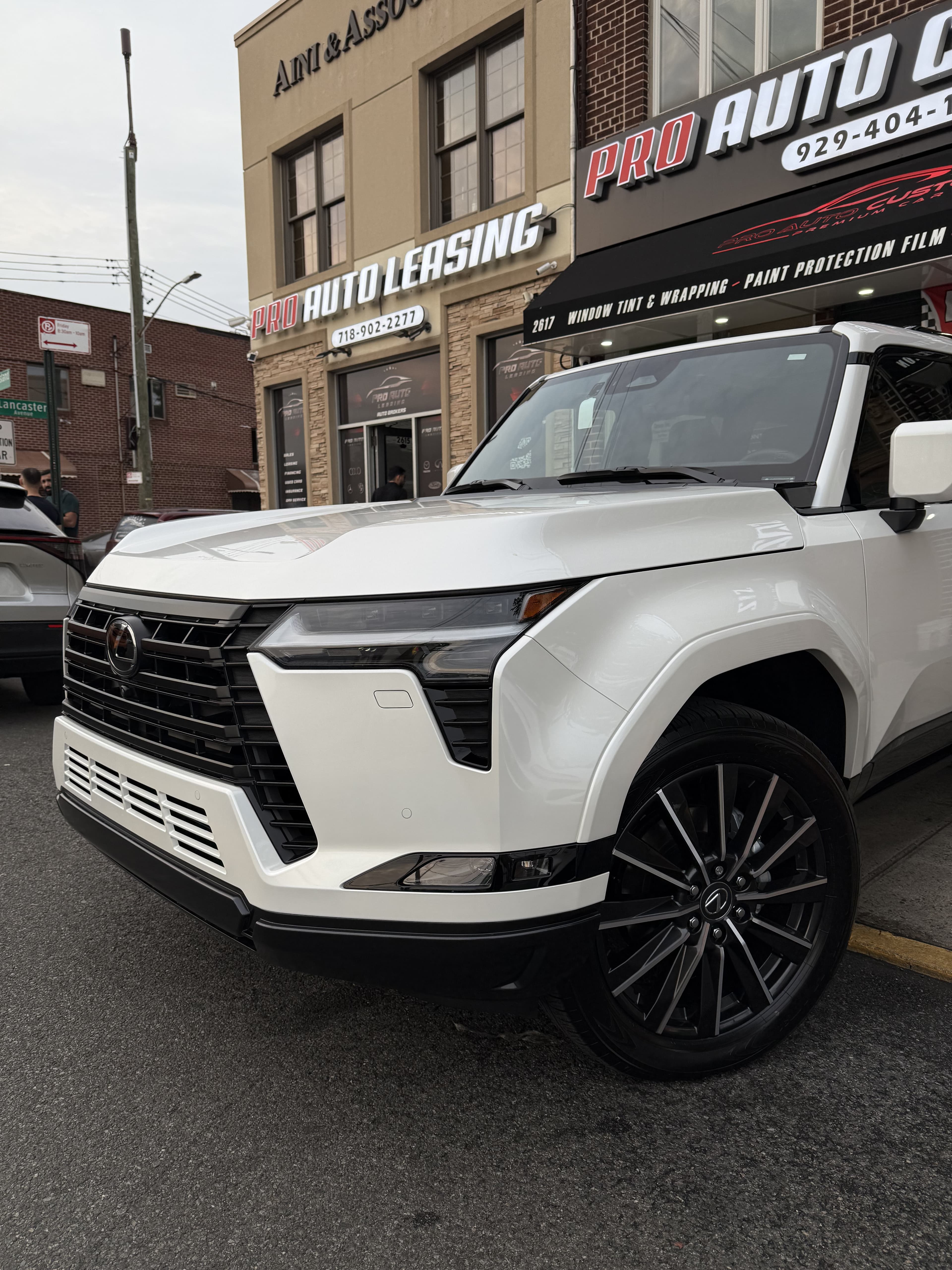 Lexus GX550 - Thumbnail 2