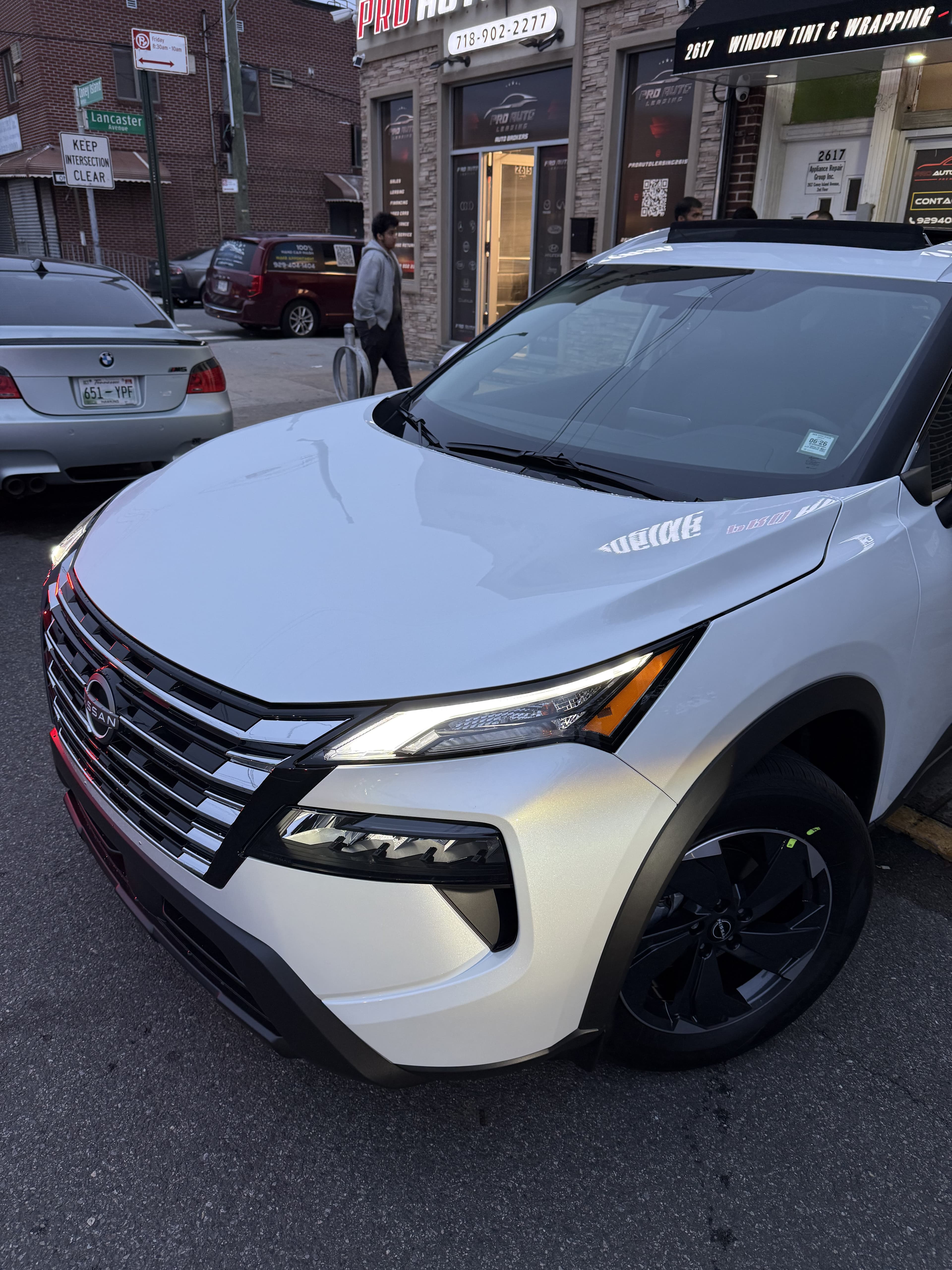Nissan Rogue SV - Thumbnail 2
