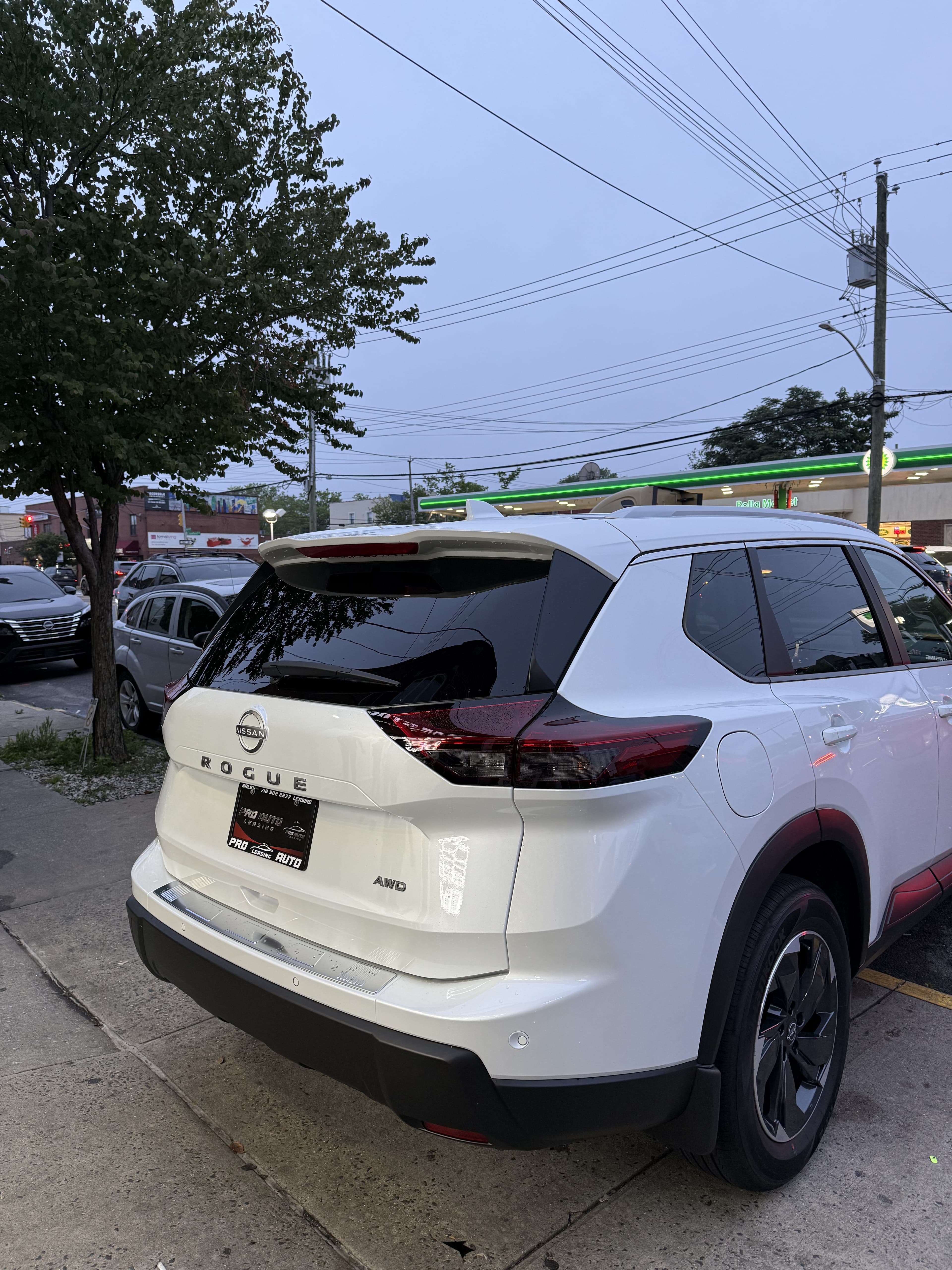 Nissan Rogue SV - Thumbnail 5