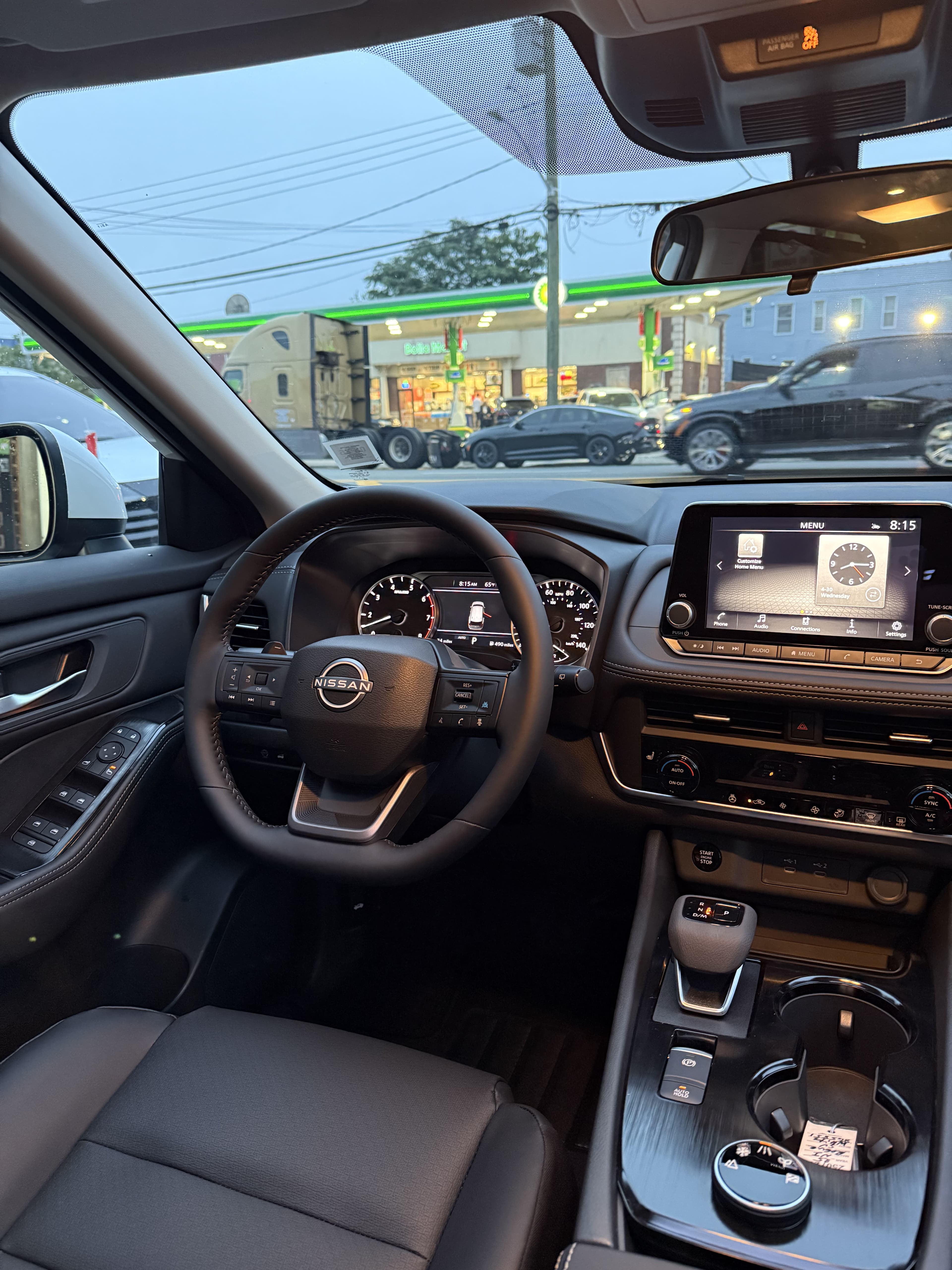 Nissan Rogue SV - Thumbnail 3