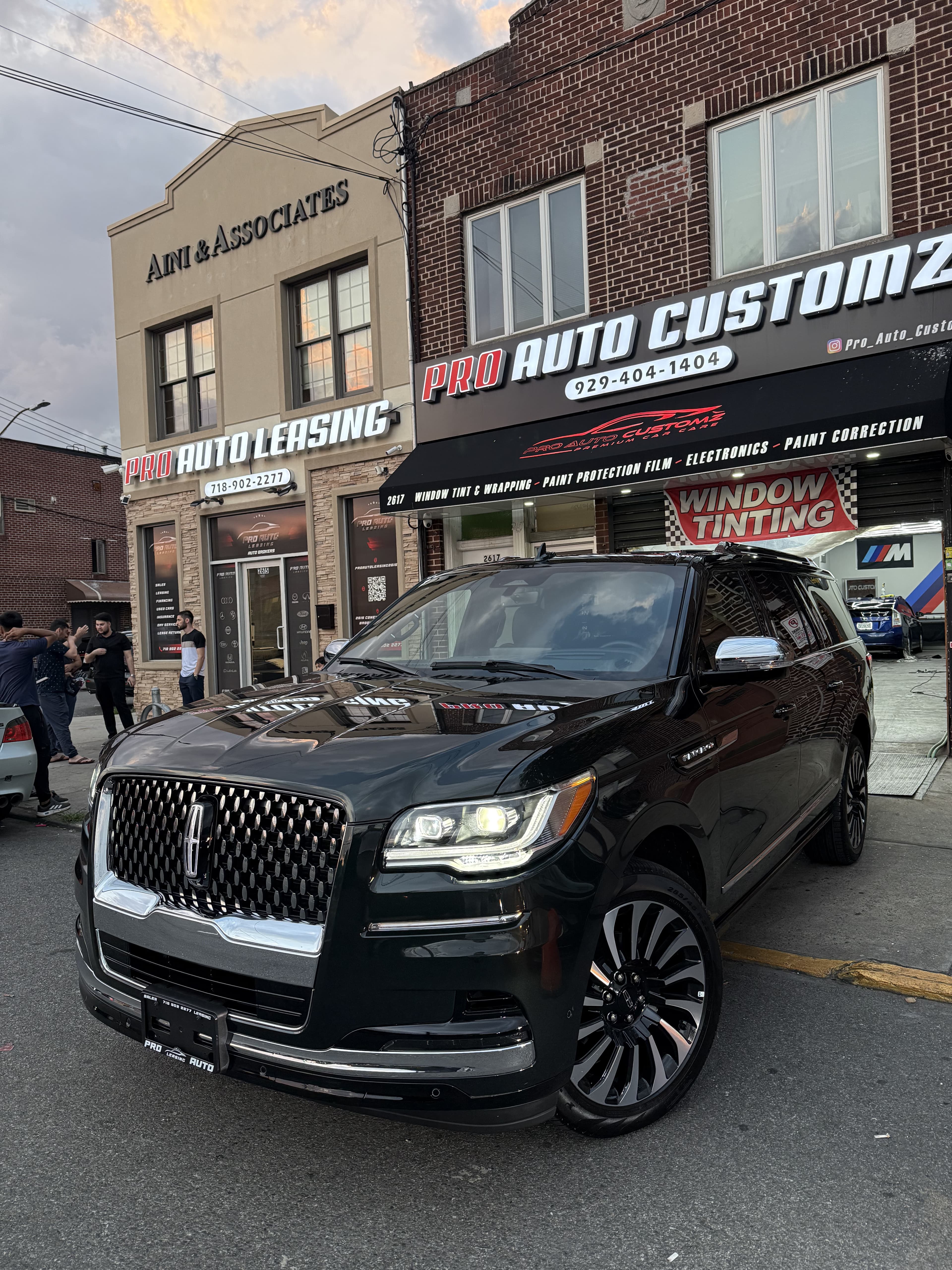 Lincoln Navigator - Thumbnail 6