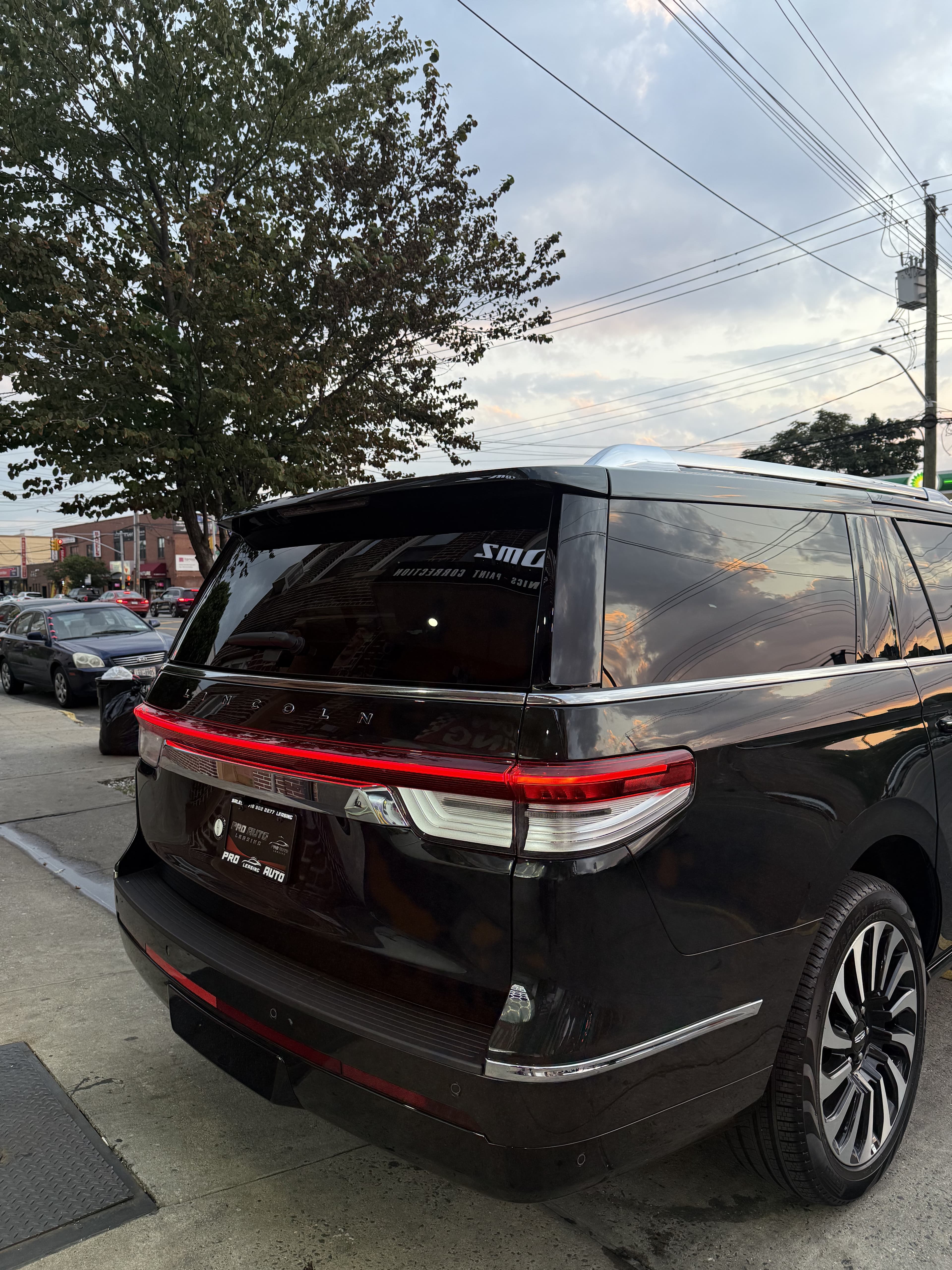 Lincoln Navigator - Thumbnail 10