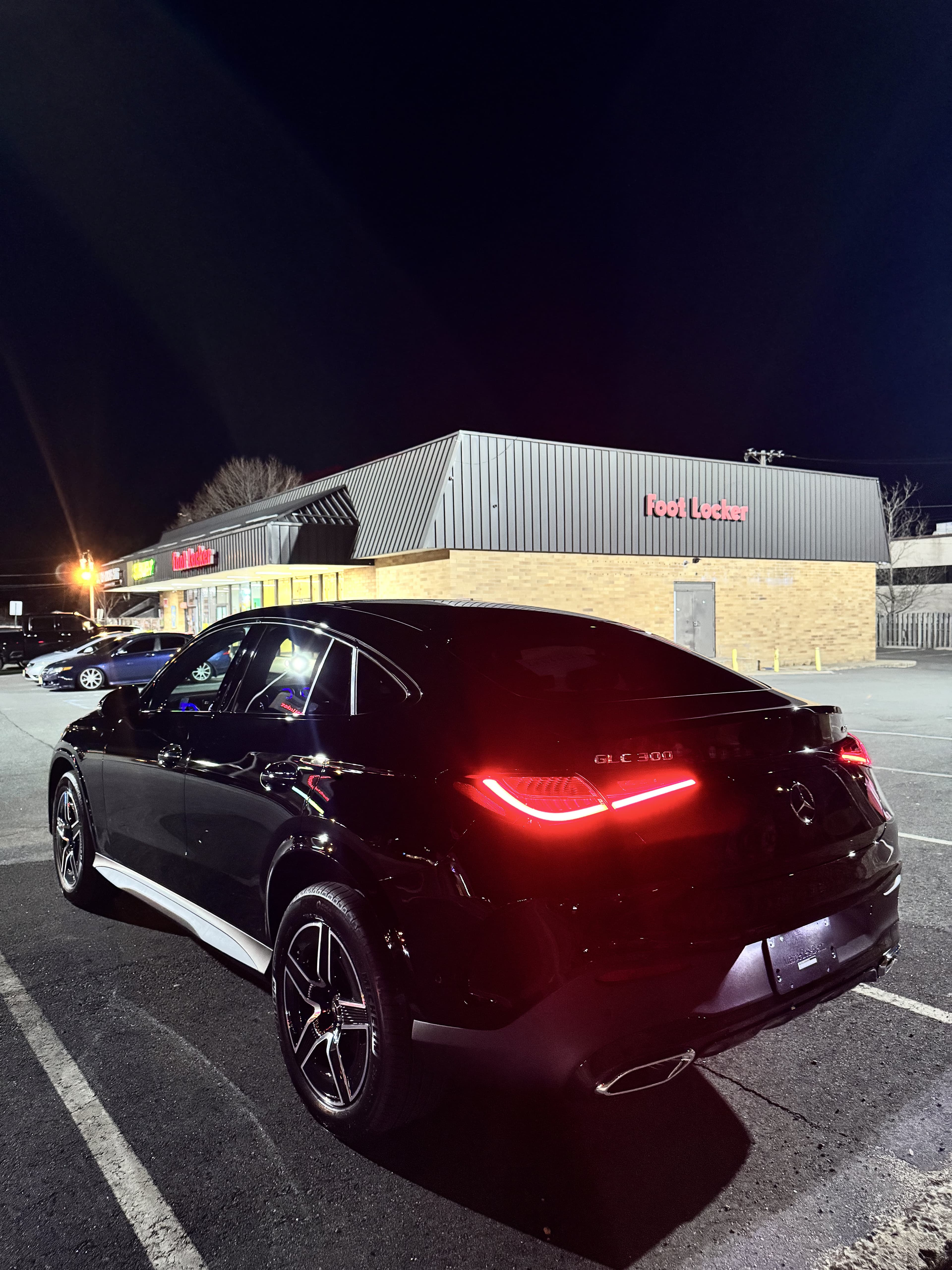Mercedes-Benz GLC 300 4MATIC - Thumbnail 3