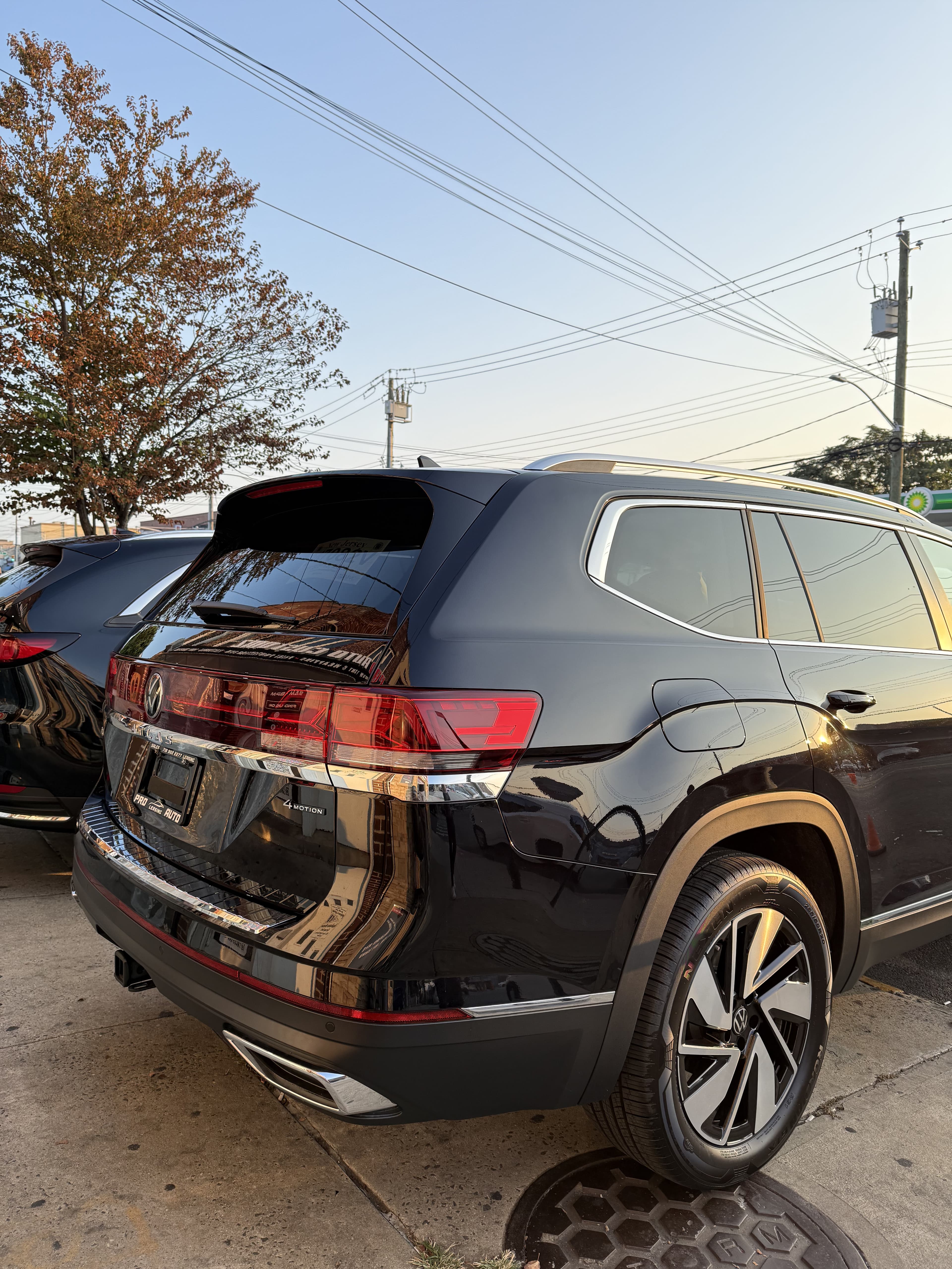 Volkswagen Atlas Cross Sport R-Line - Thumbnail 3