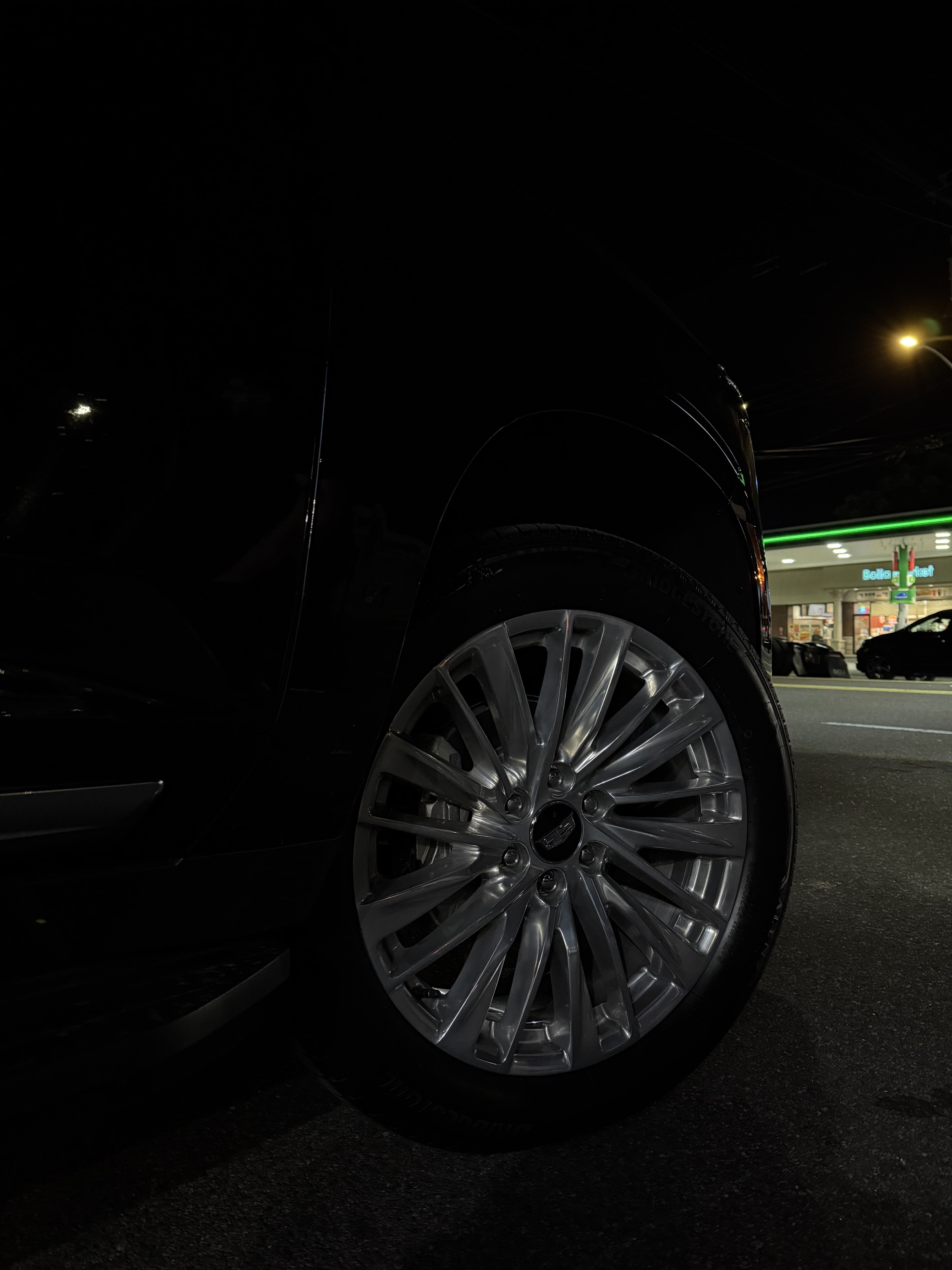 Cadillac Escalade ESV - Thumbnail 4