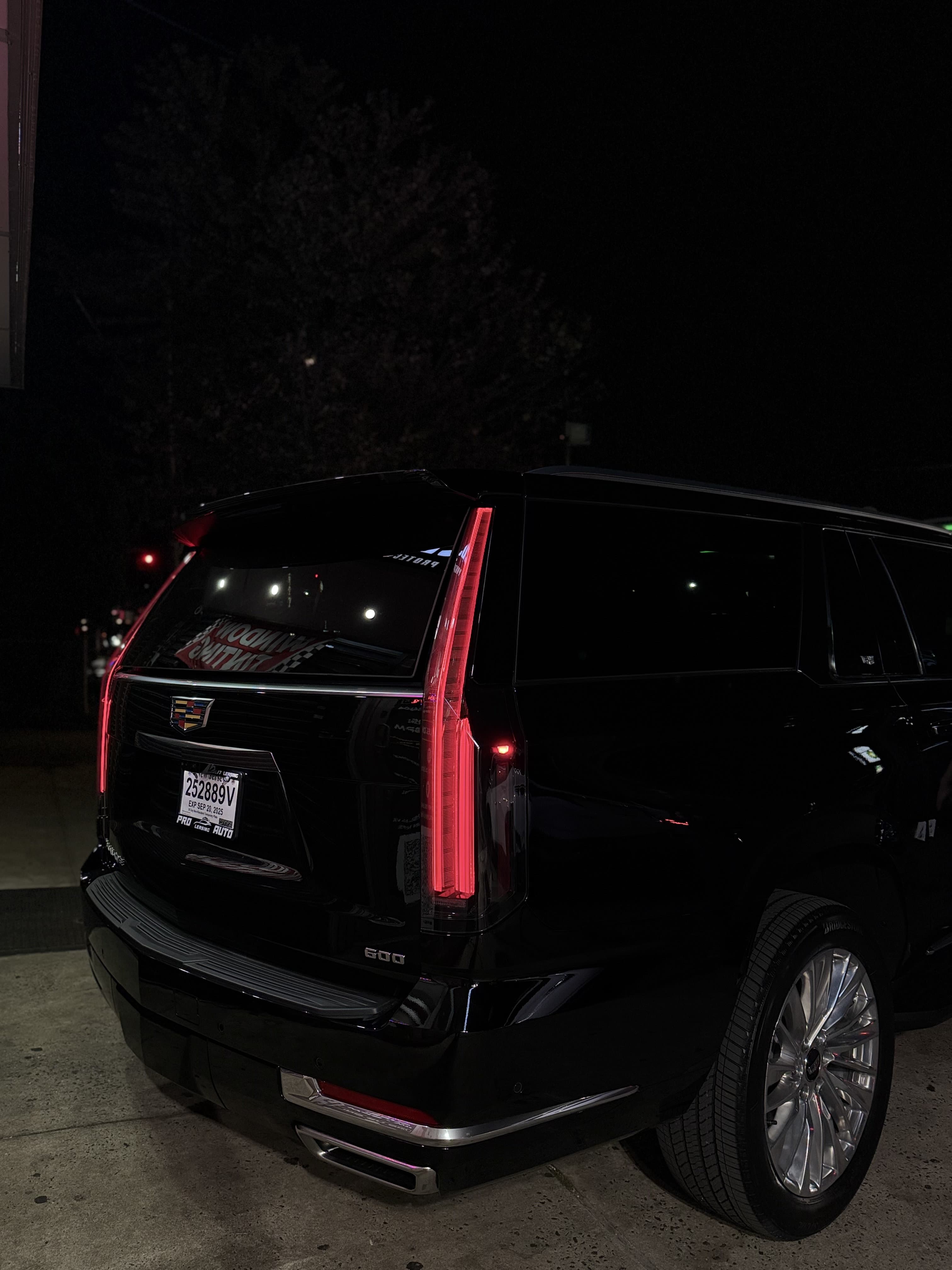 Cadillac Escalade ESV - Thumbnail 8