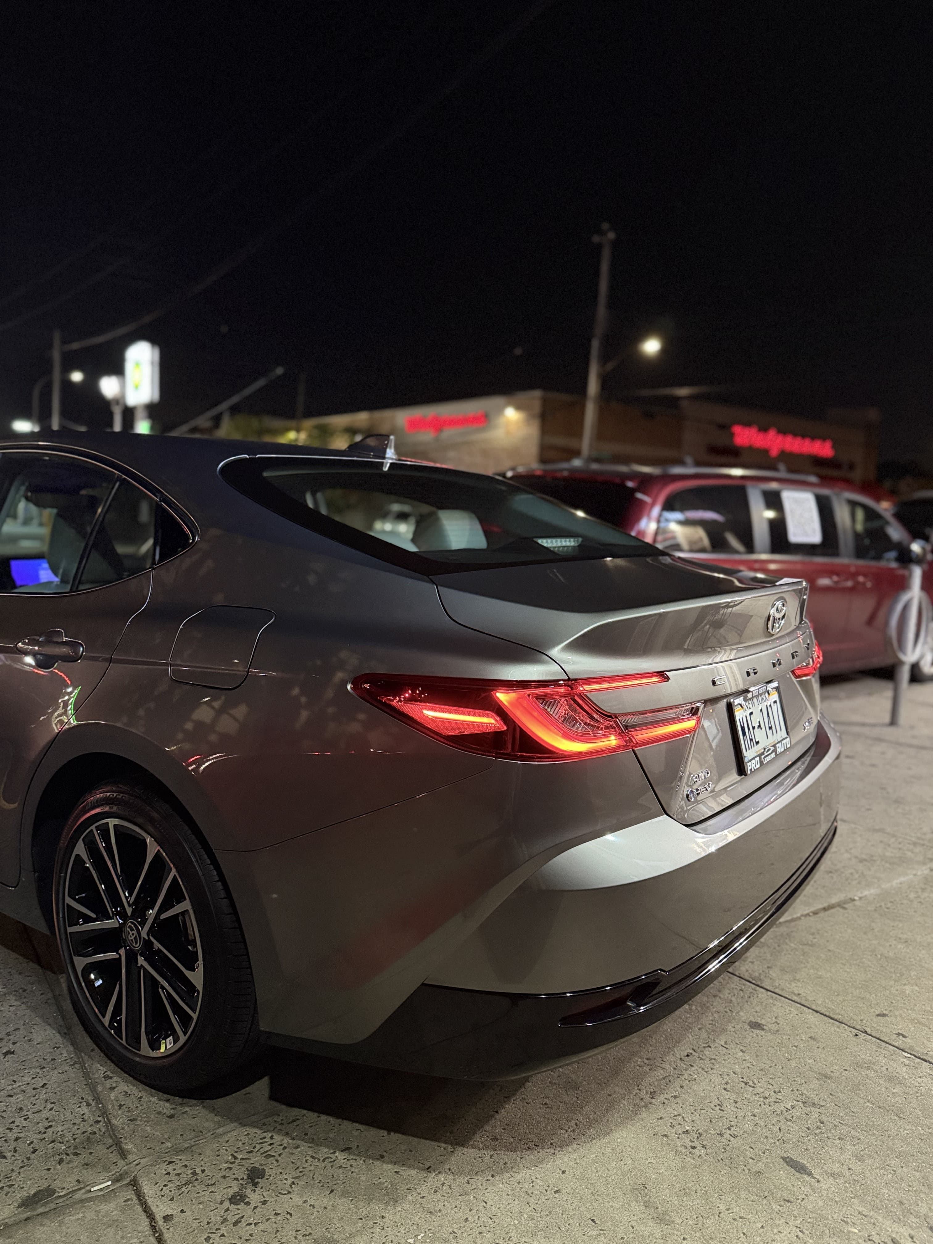 Toyota Camry SE - Thumbnail 14