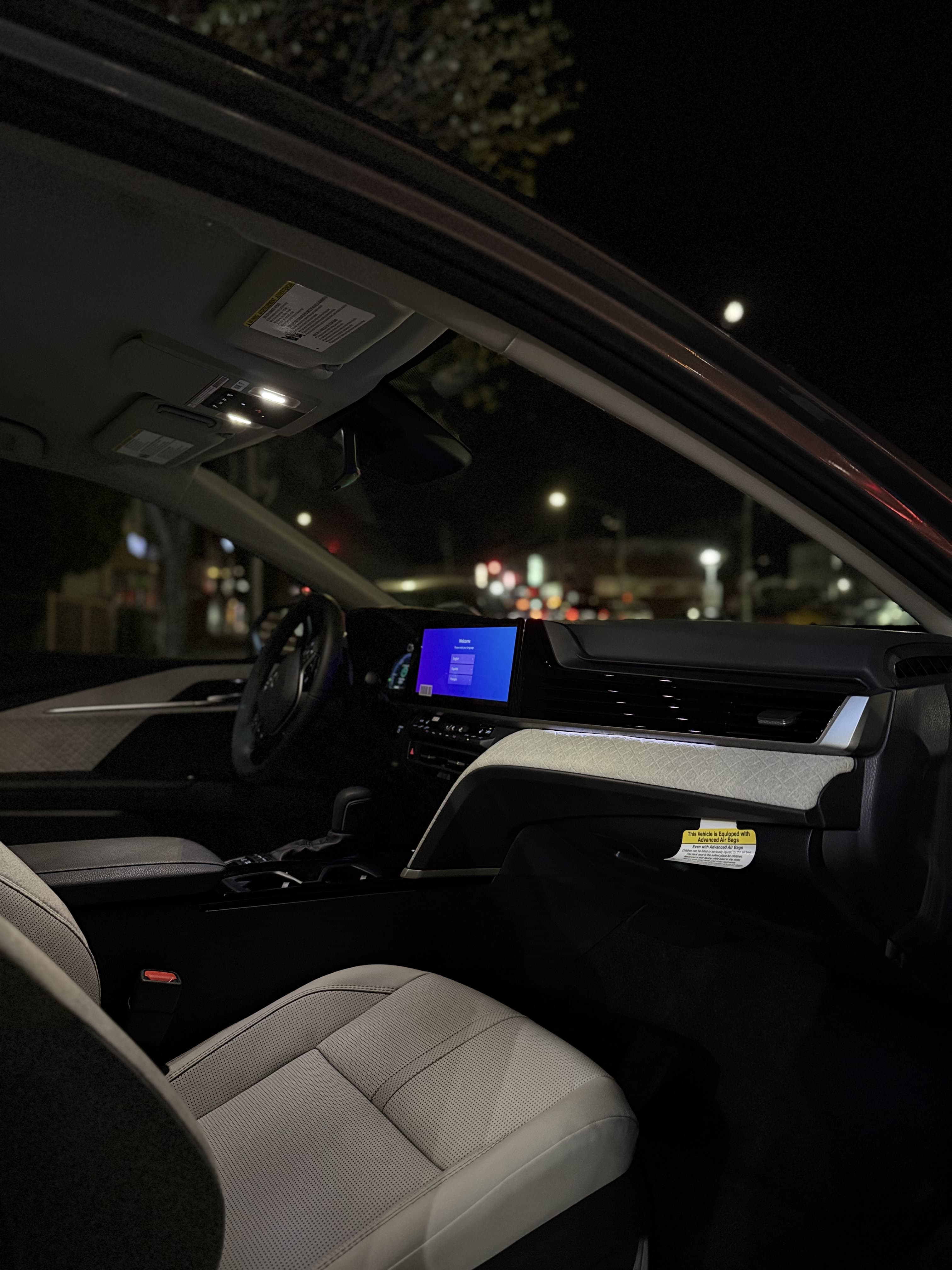 Toyota Camry SE - Thumbnail 13