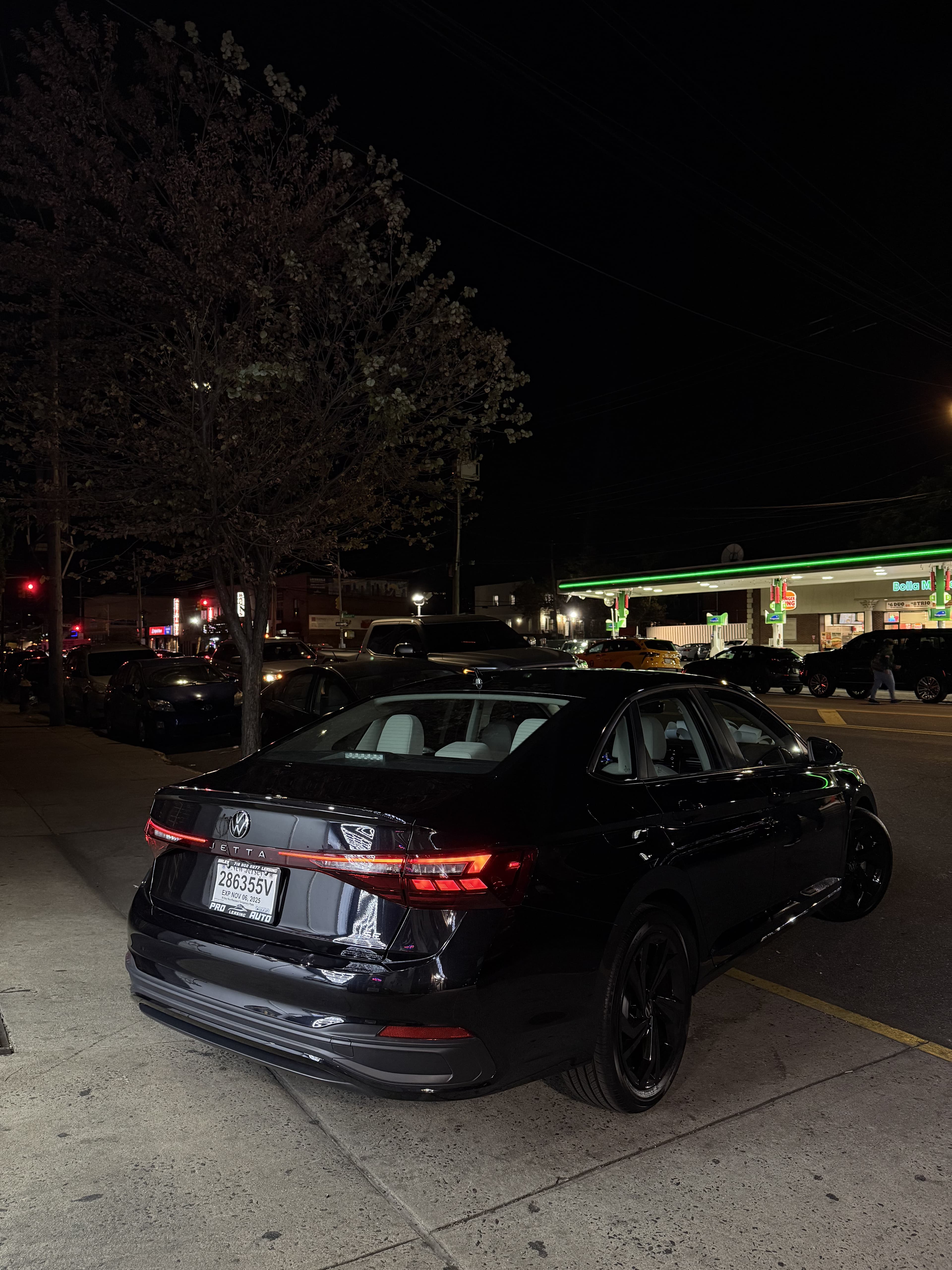 Volkswagen Jetta - Thumbnail 3