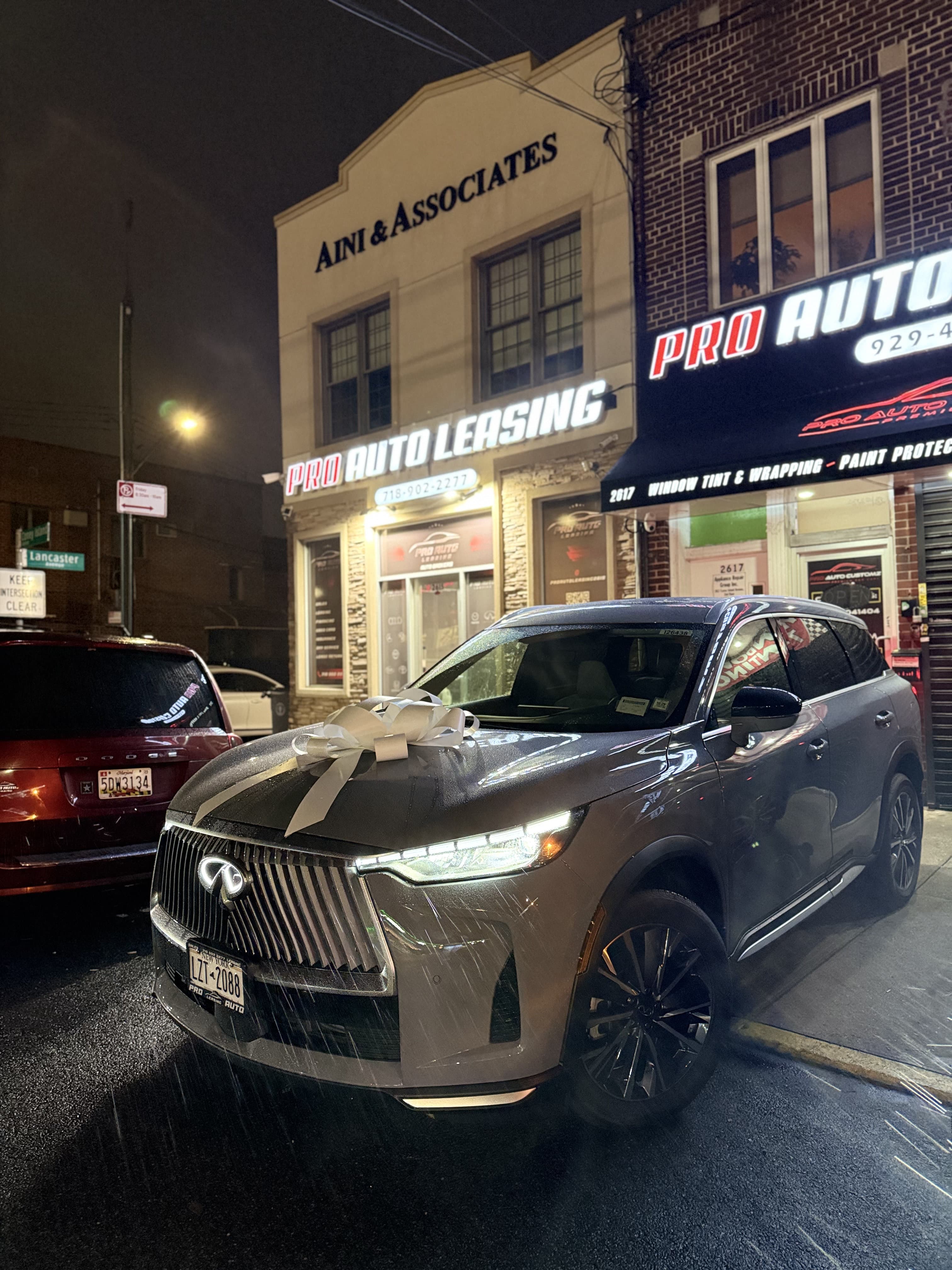 Infiniti QX60 Luxe - Thumbnail 3