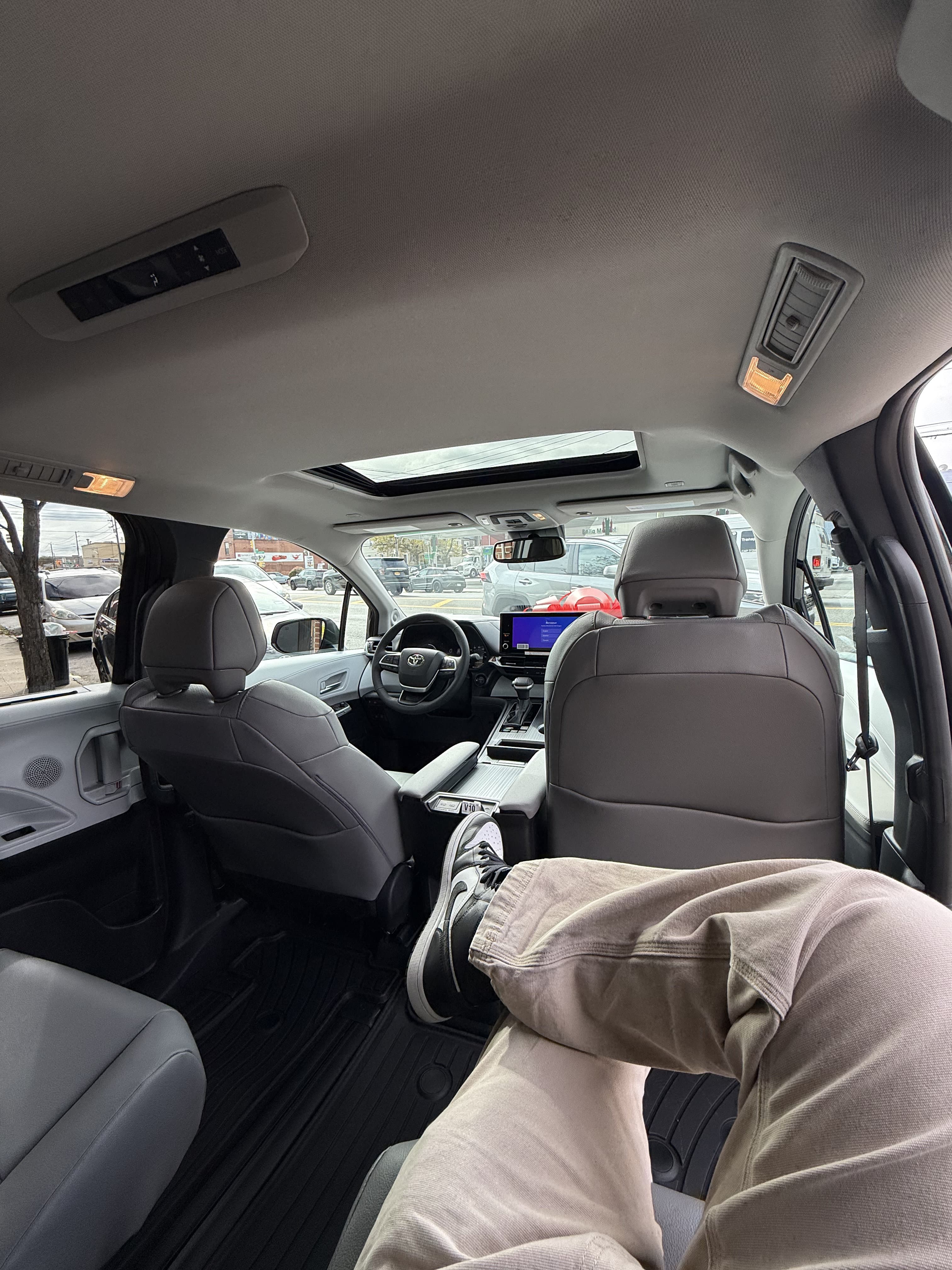 Toyota Sienna XLE - Thumbnail 15