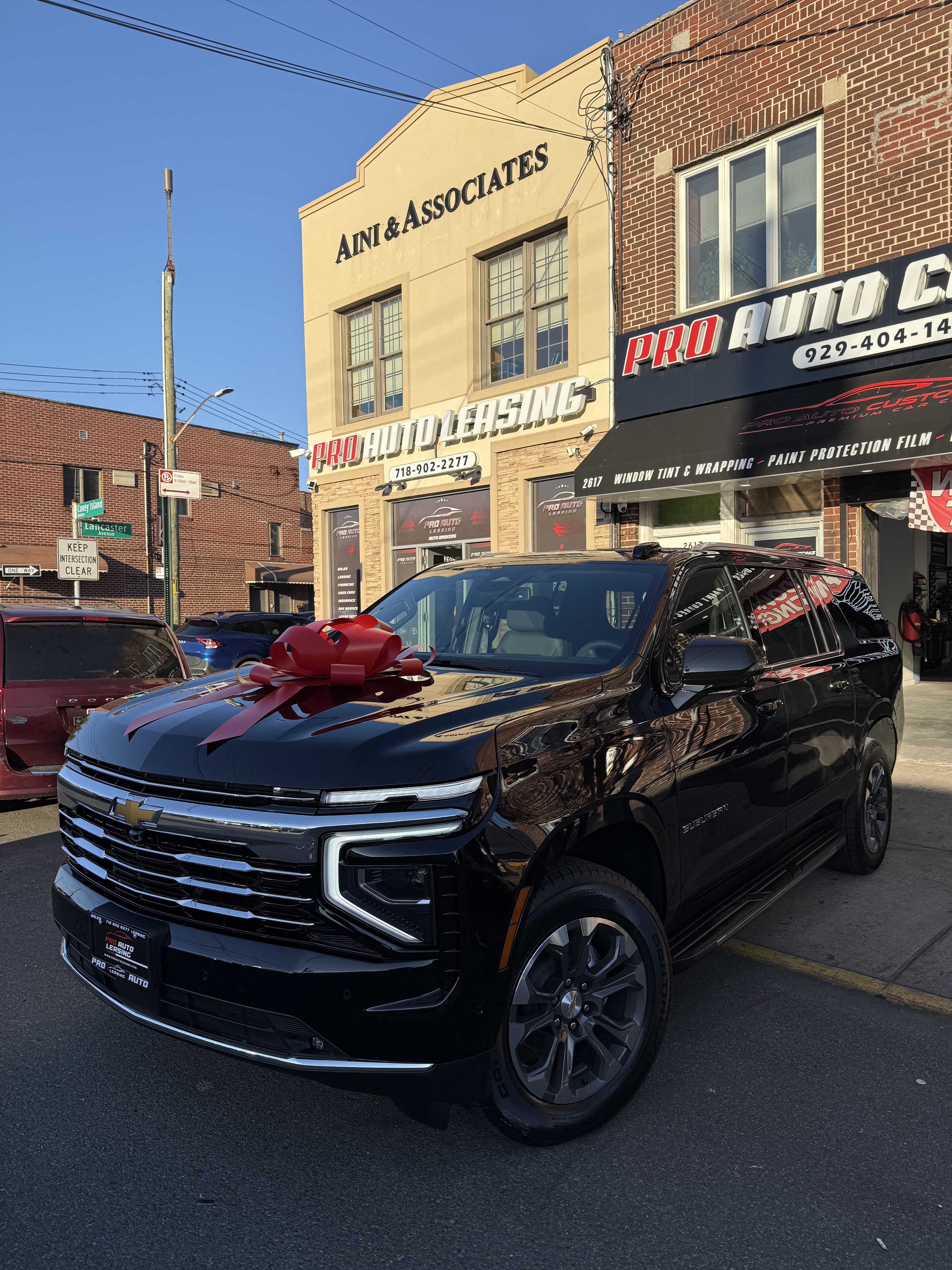Chevrolet Suburban High Country - Thumbnail 6