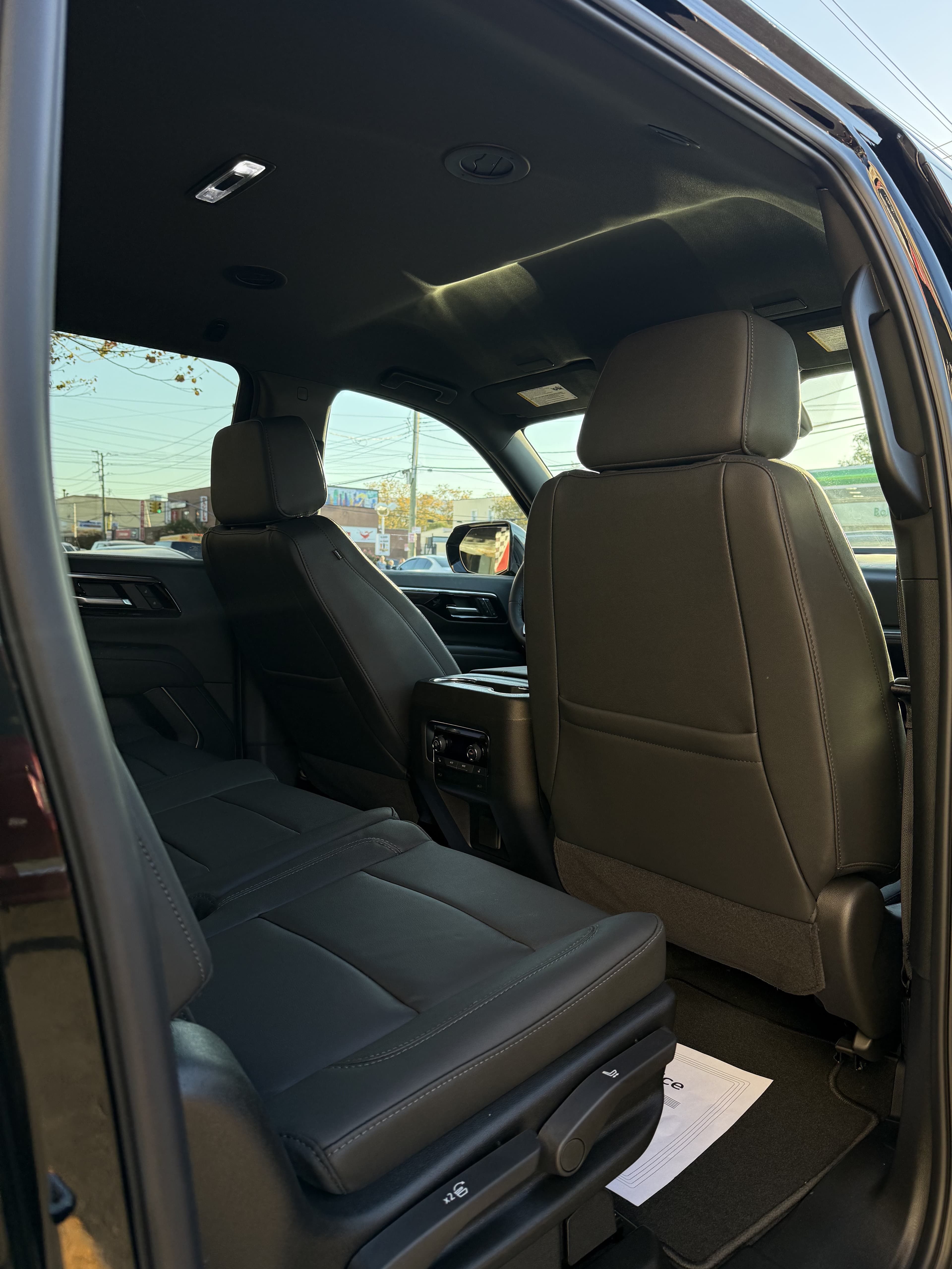 Chevrolet Suburban High Country - Thumbnail 14