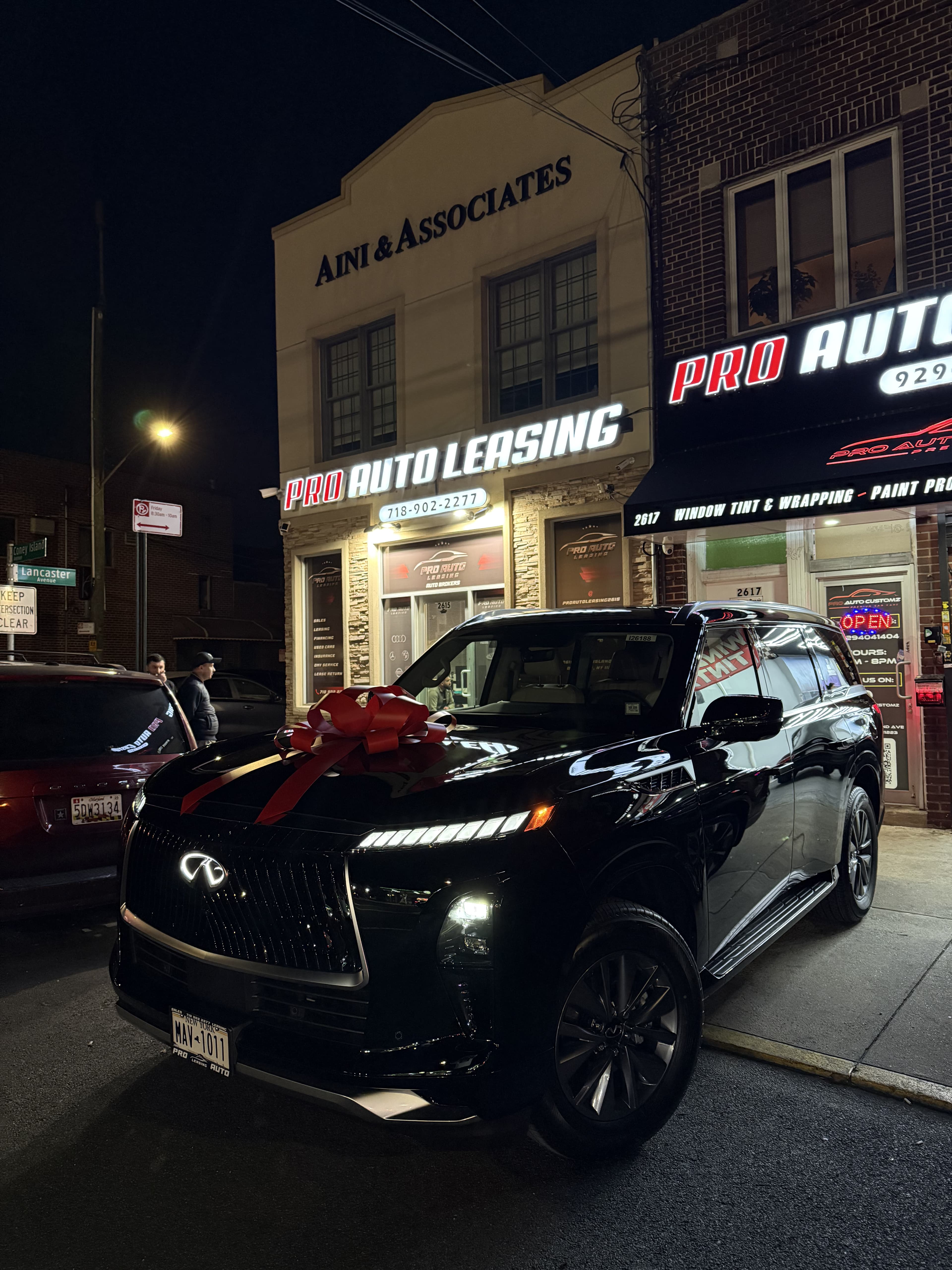 Infiniti QX80 - Thumbnail 19