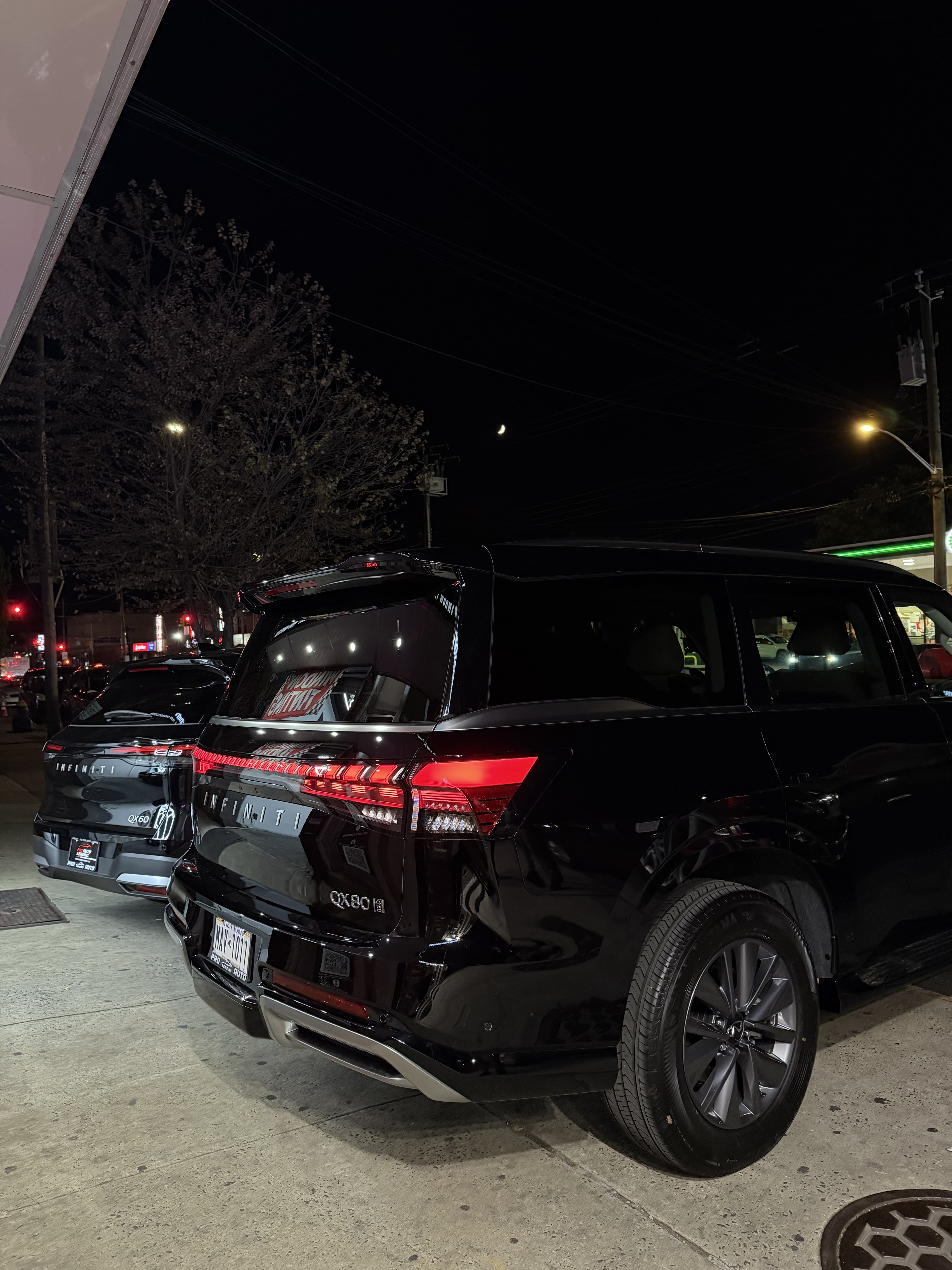 Infiniti QX80 - Thumbnail 25