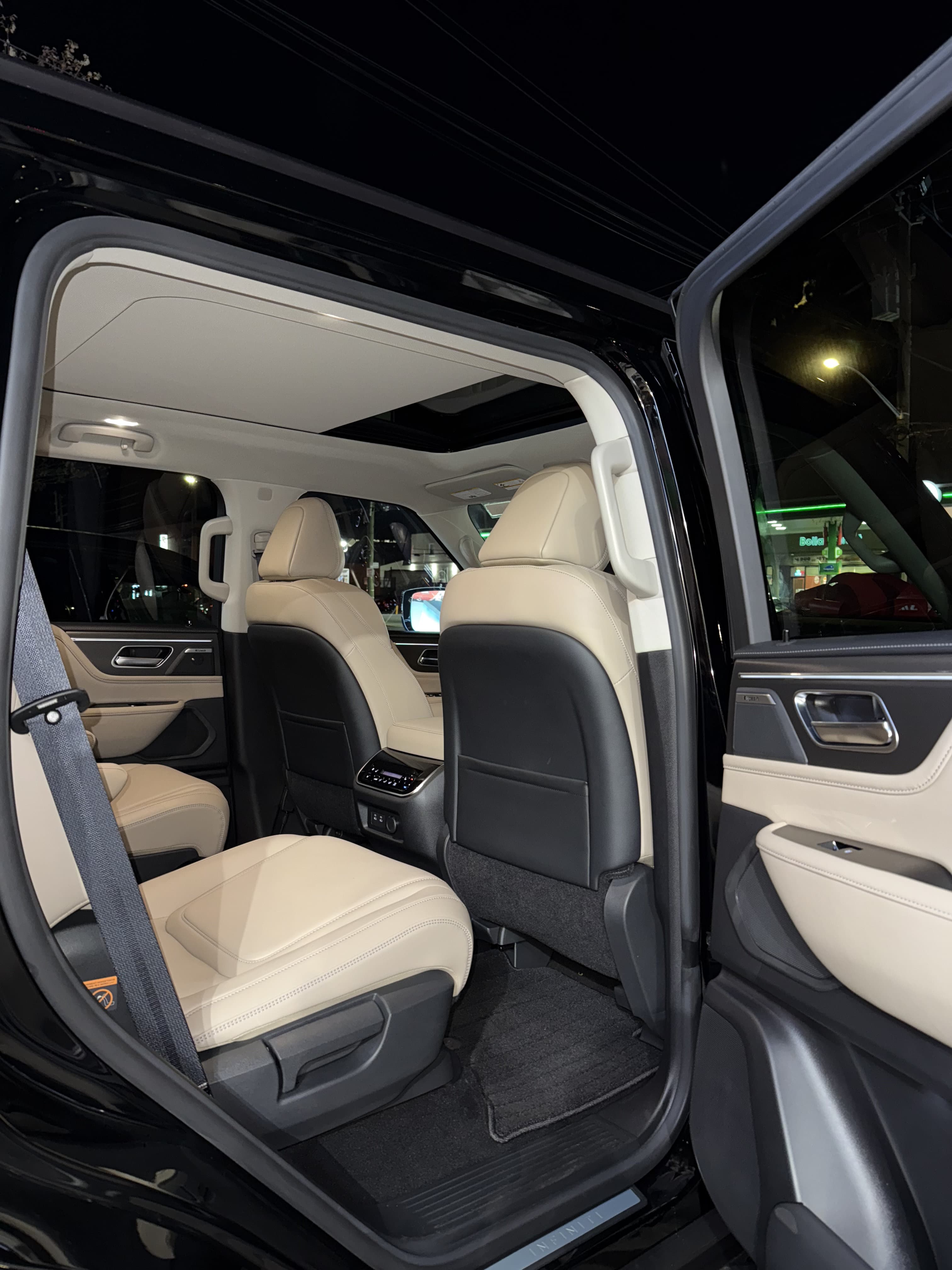 Infiniti QX80 - Thumbnail 23