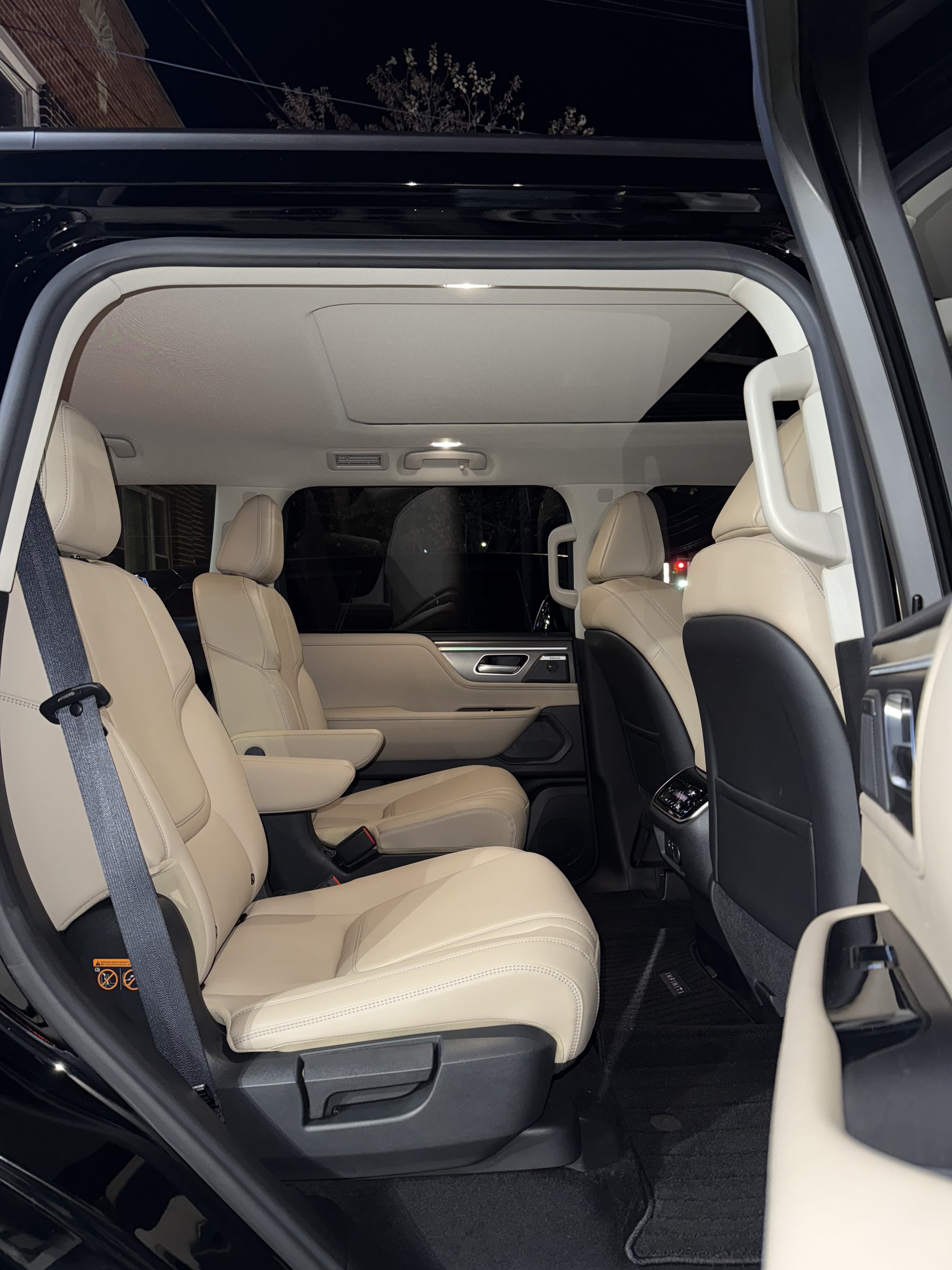 Infiniti QX80 - Thumbnail 24