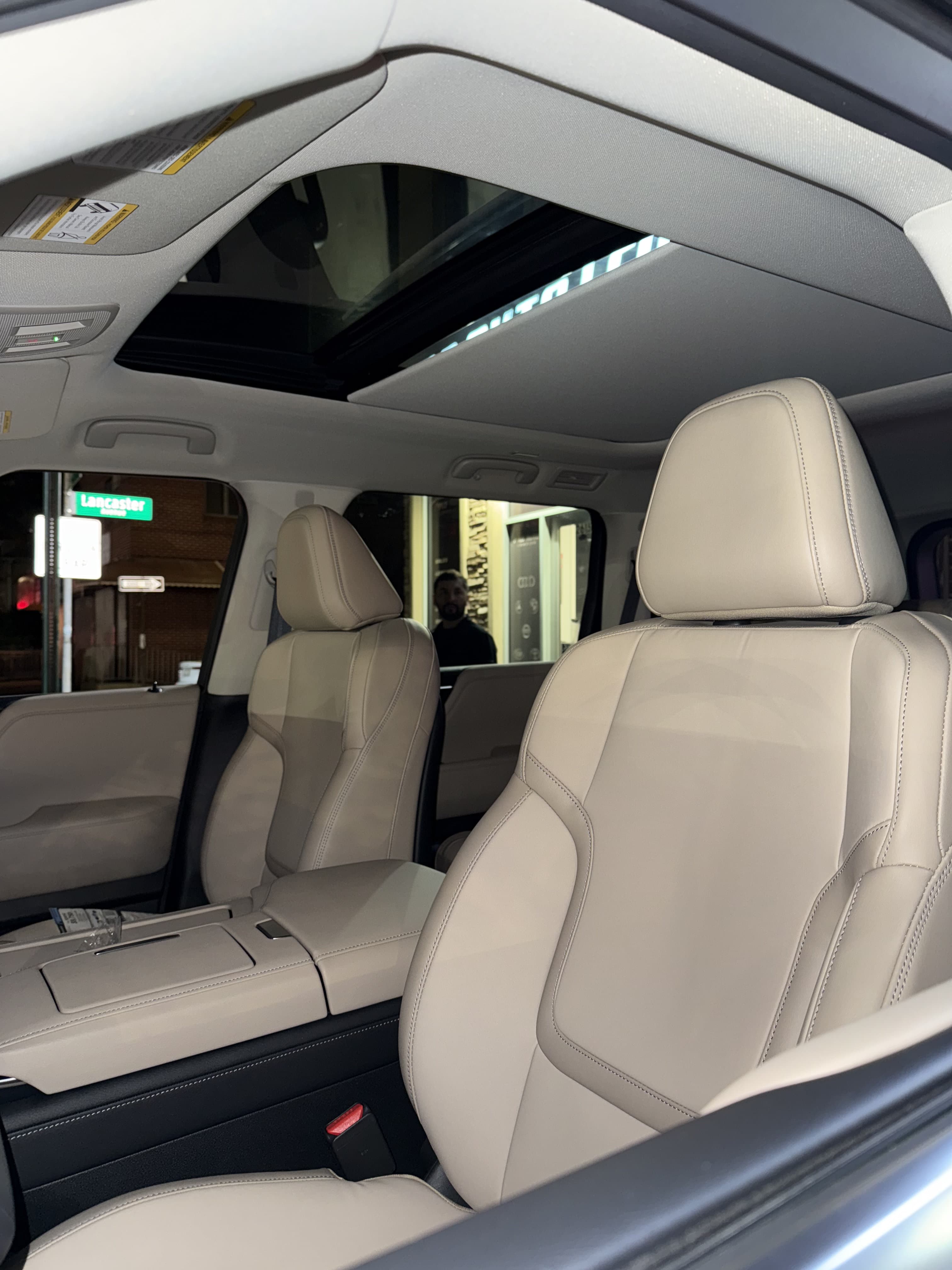 Infiniti QX80 - Thumbnail 22