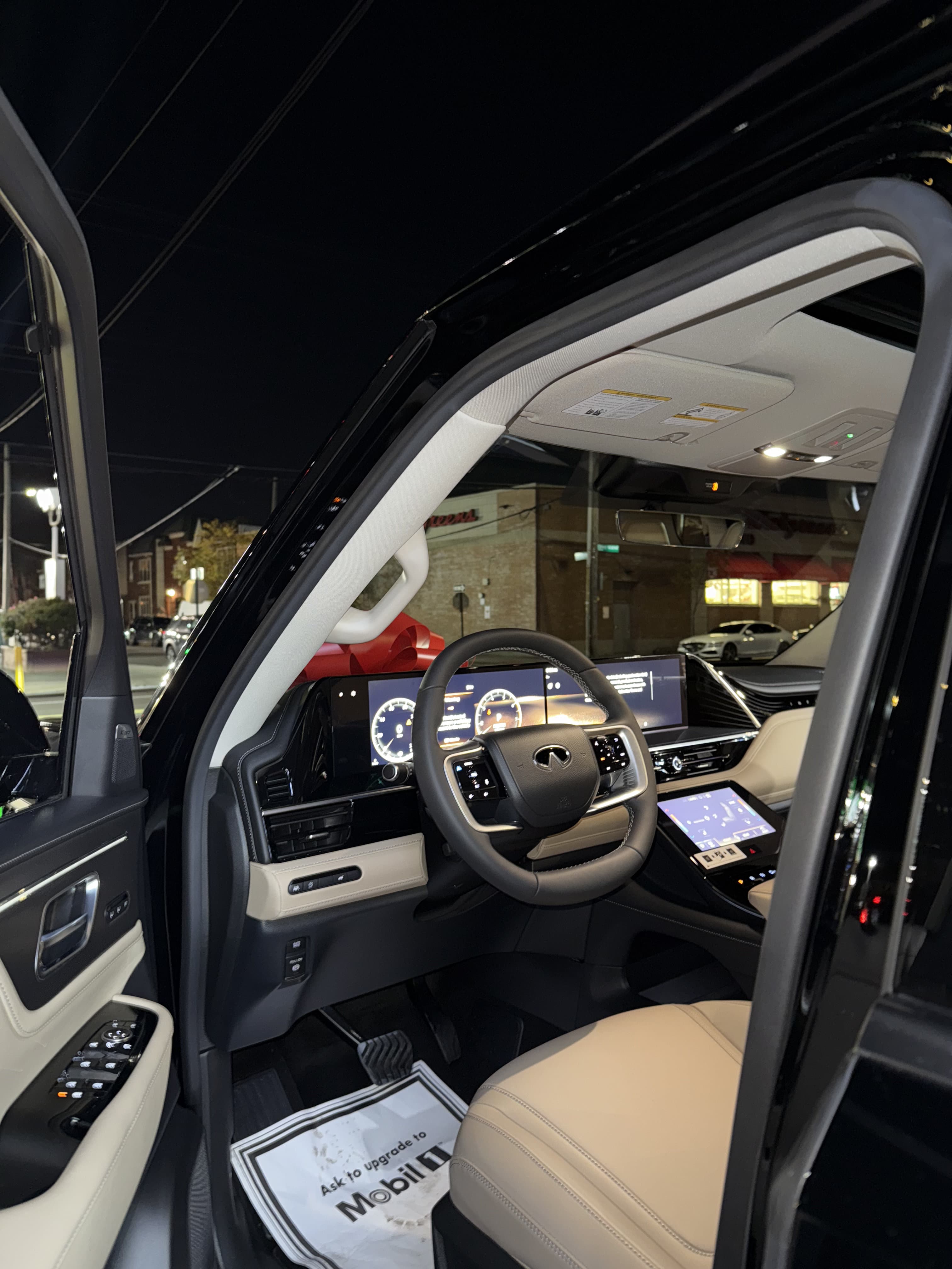 Infiniti QX80 - Thumbnail 21