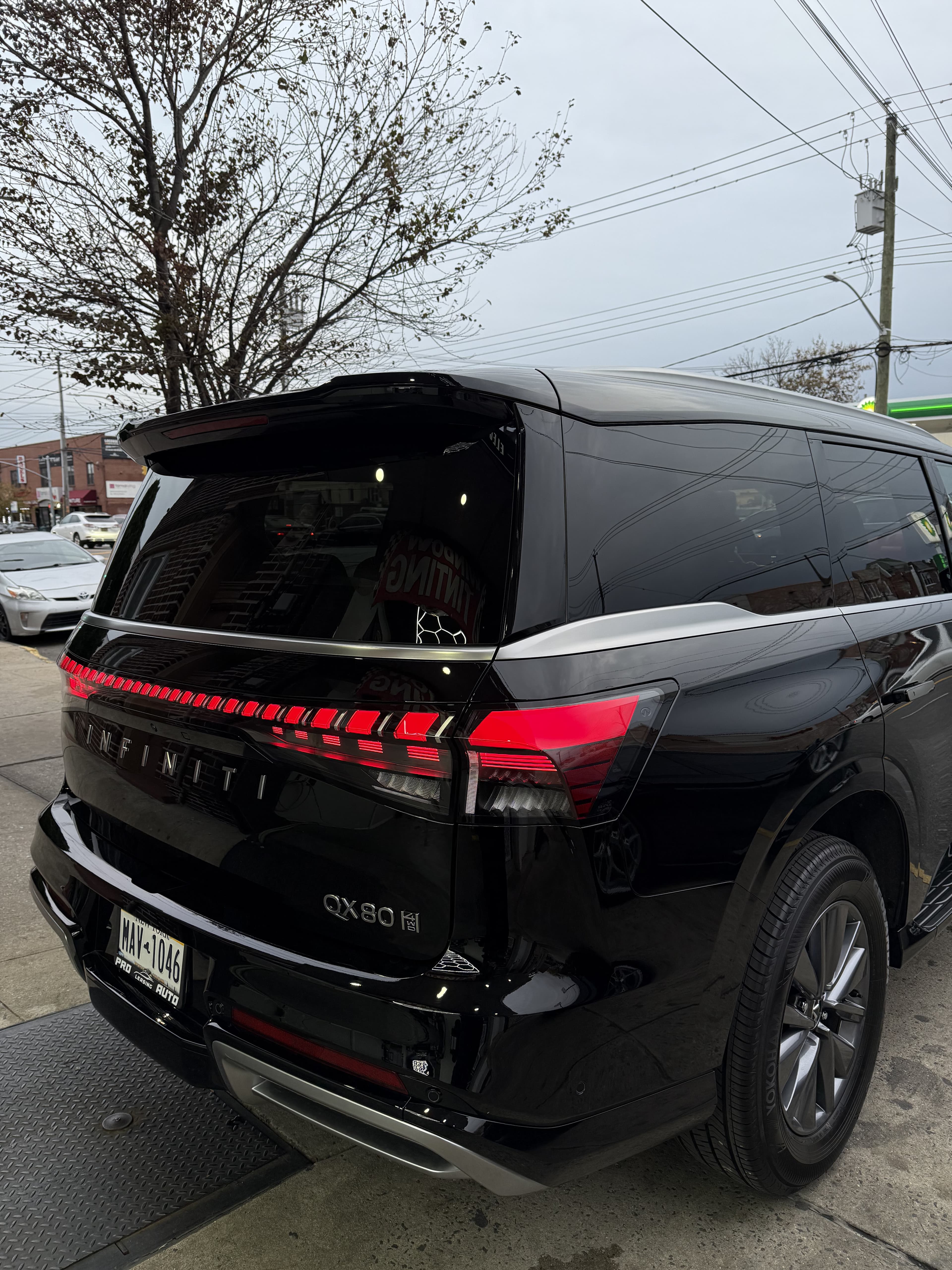 Infiniti QX80 - Thumbnail 18