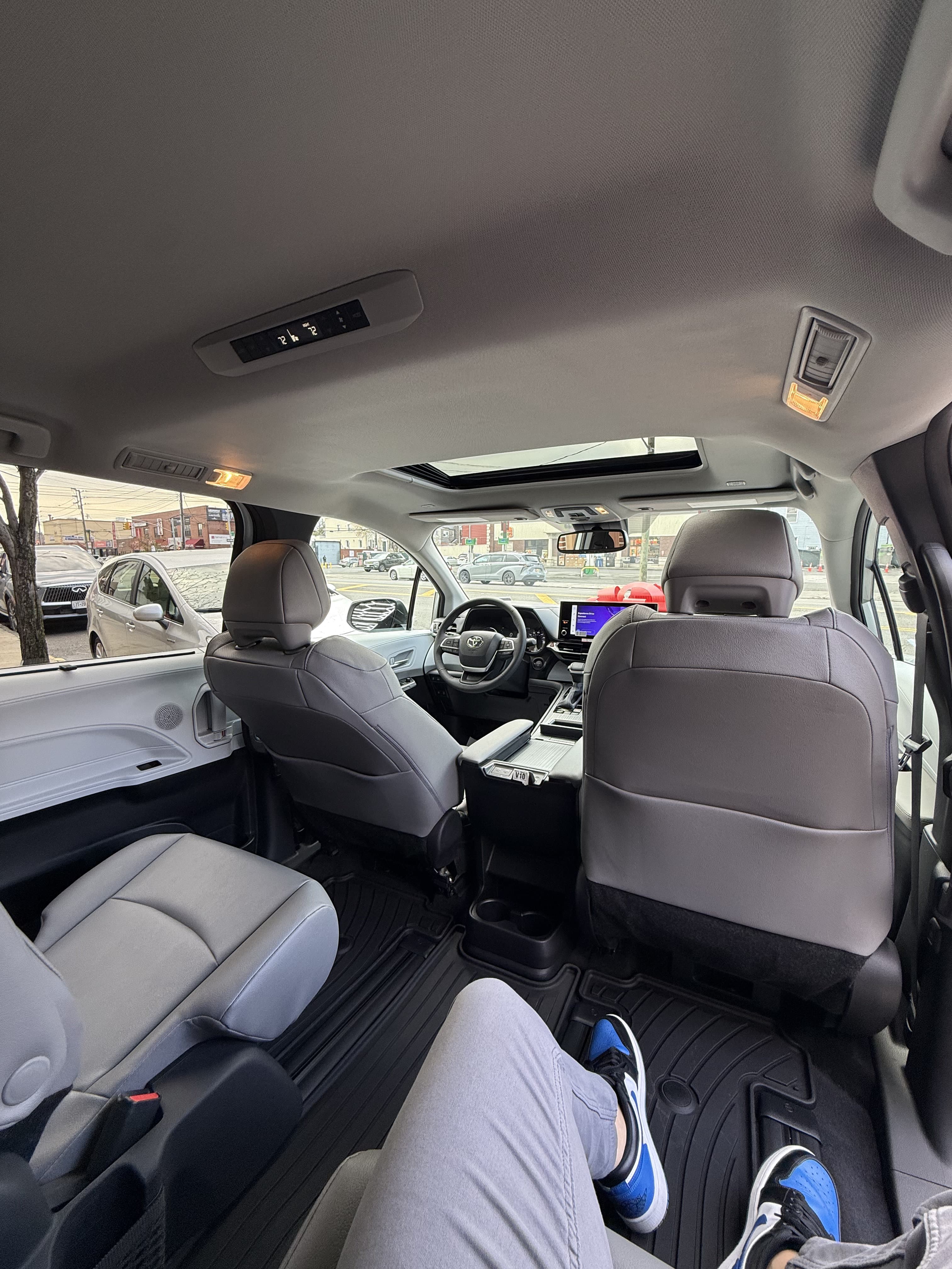 Toyota Sienna XLE - Thumbnail 9