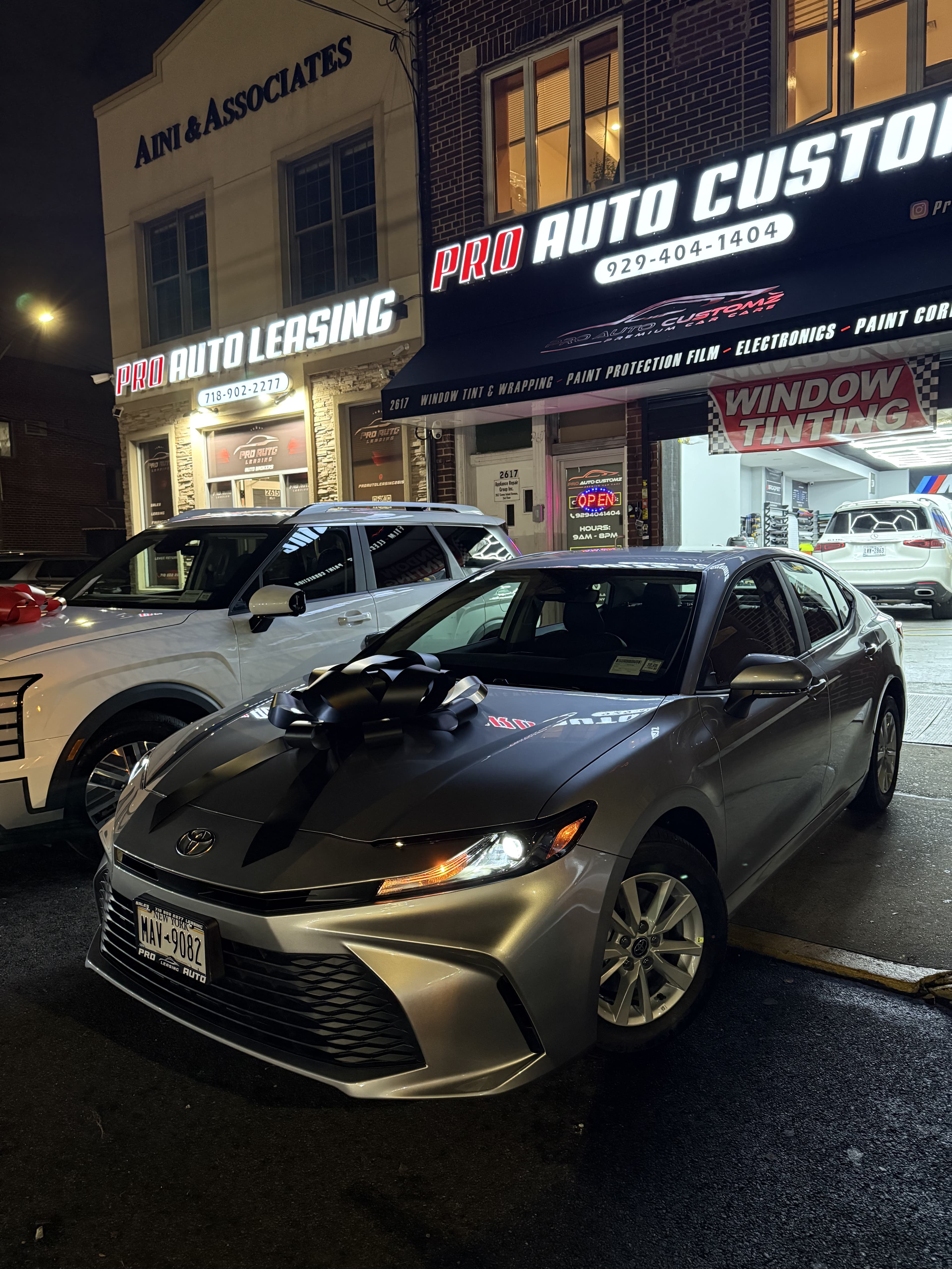 Toyota Camry SE - Thumbnail 8