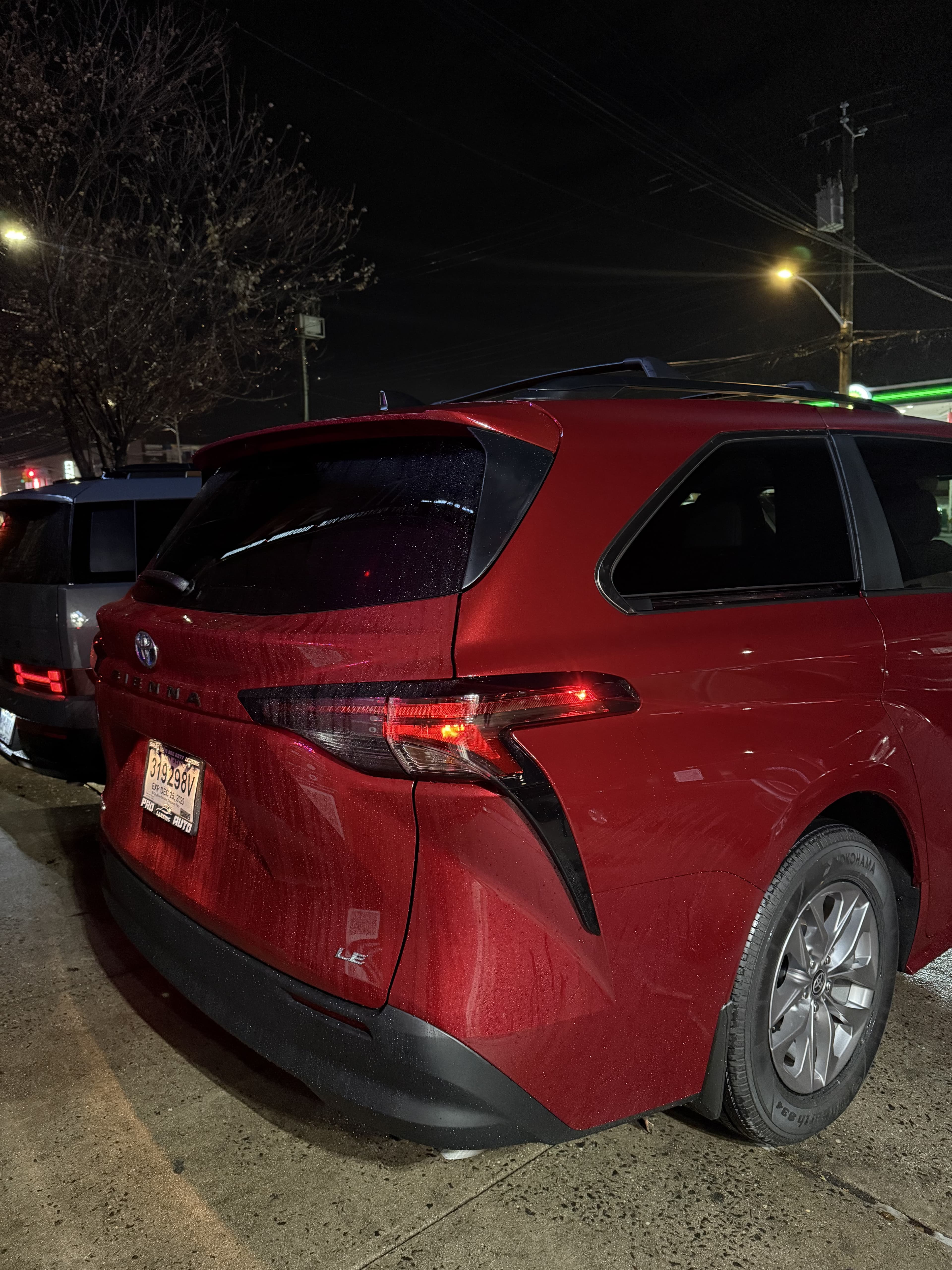 Toyota Sienna XLE - Thumbnail 5